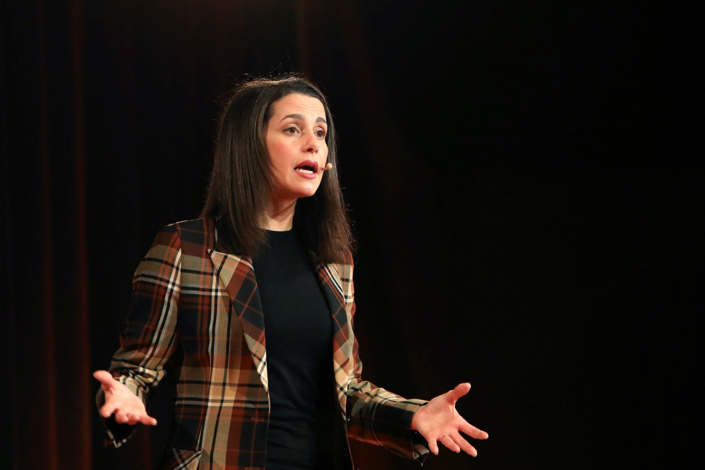 Arrimadas dice que Iceta "lo charla todo" sobre las negociaciones bilaterales