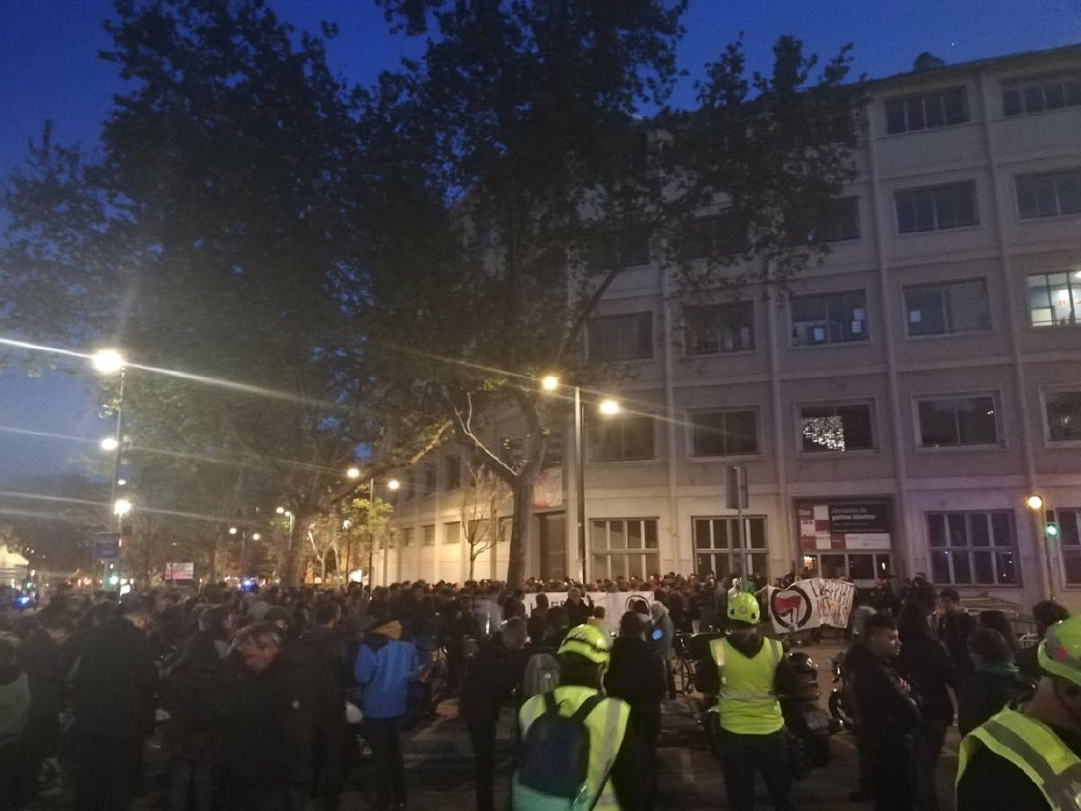 Els CDR demanen la llibertat d'una antifeixista davant d'Interior