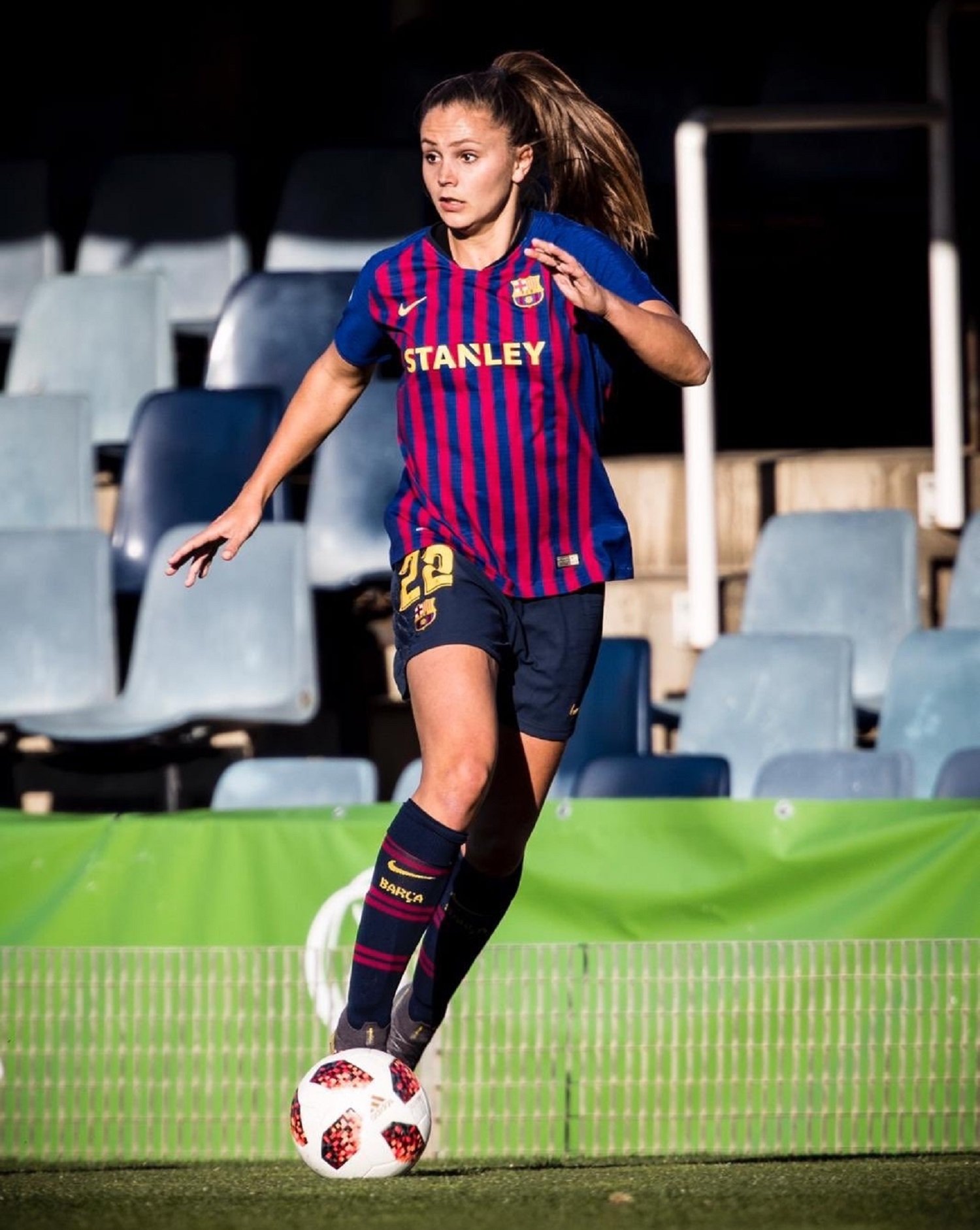 La crac mundial del Barça Lieke Martens fa el gol de la jornada al futbol català