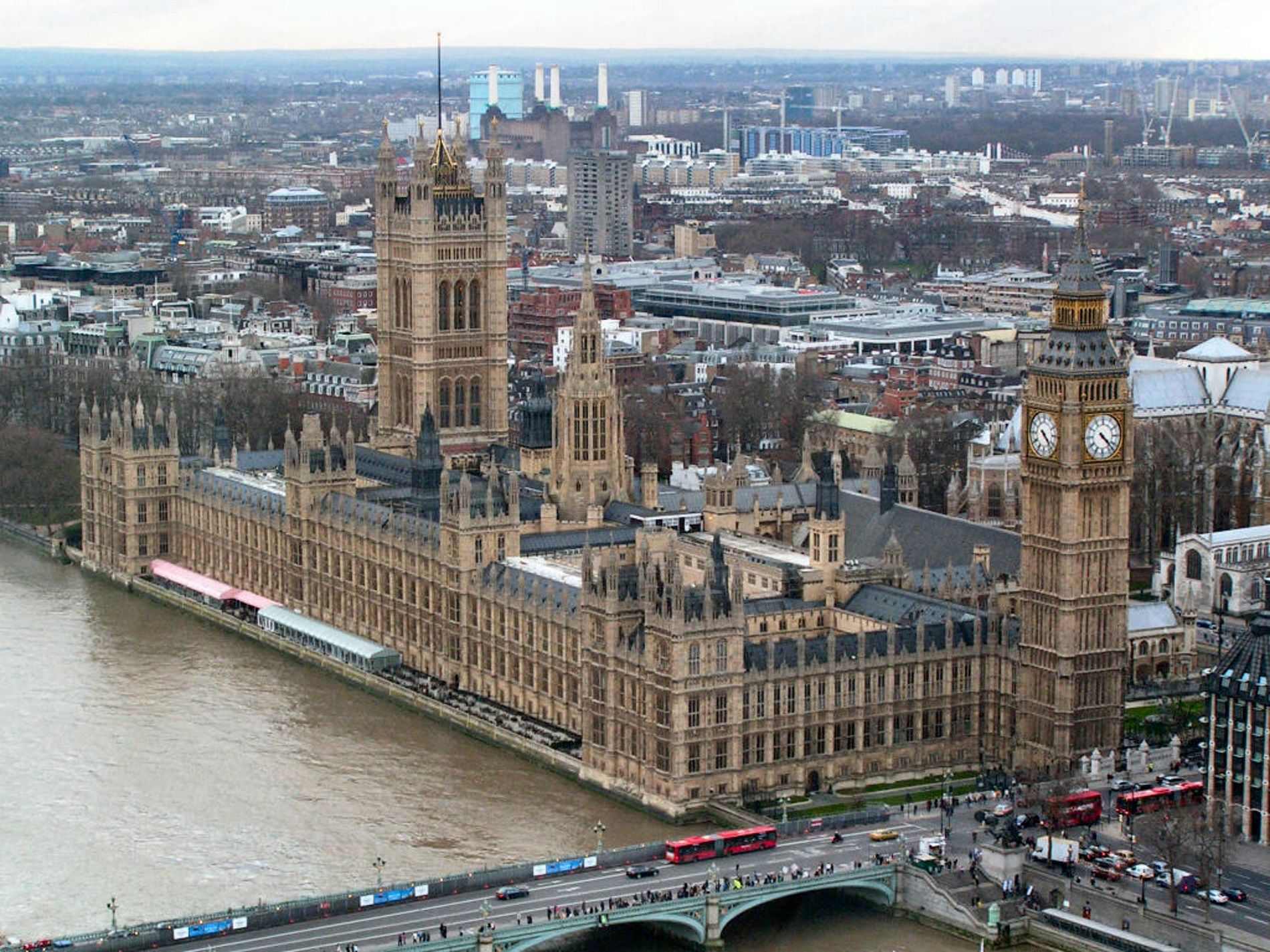 La policía detiene en Londres a un hombre cerca del Parlamento sospechoso de terrorismo