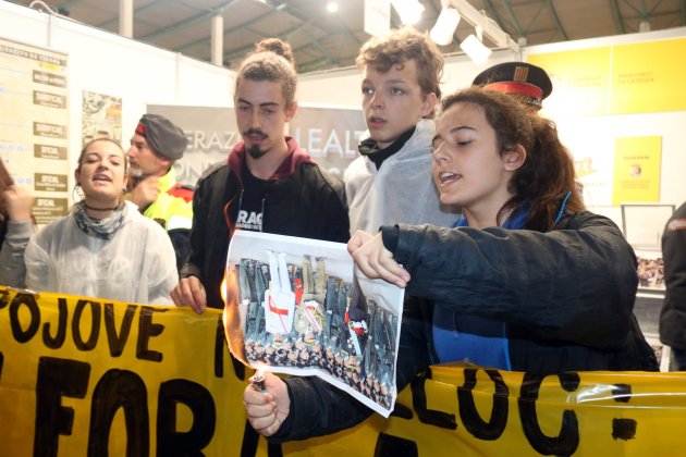 crema fotos exercit expojove Girona contra exèrcit ACN