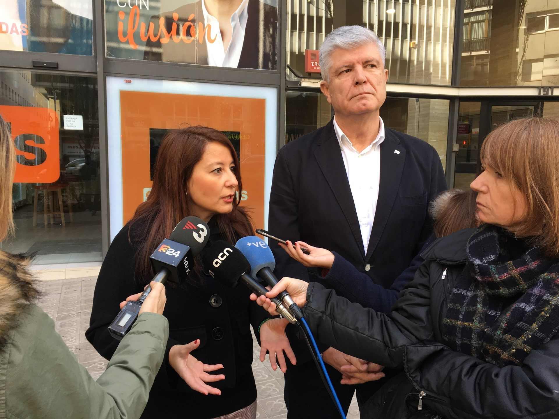 C's cree que CSQP se convierte en "tonto útil" sumándose a la cumbre