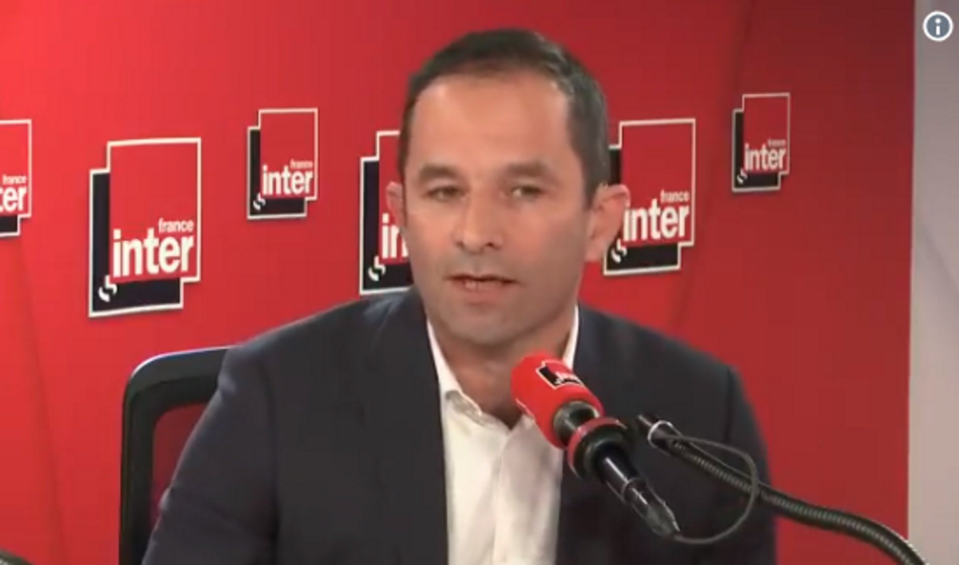 Hamon denuncia a France Inter la regressió democràtica a Espanya i Polònia