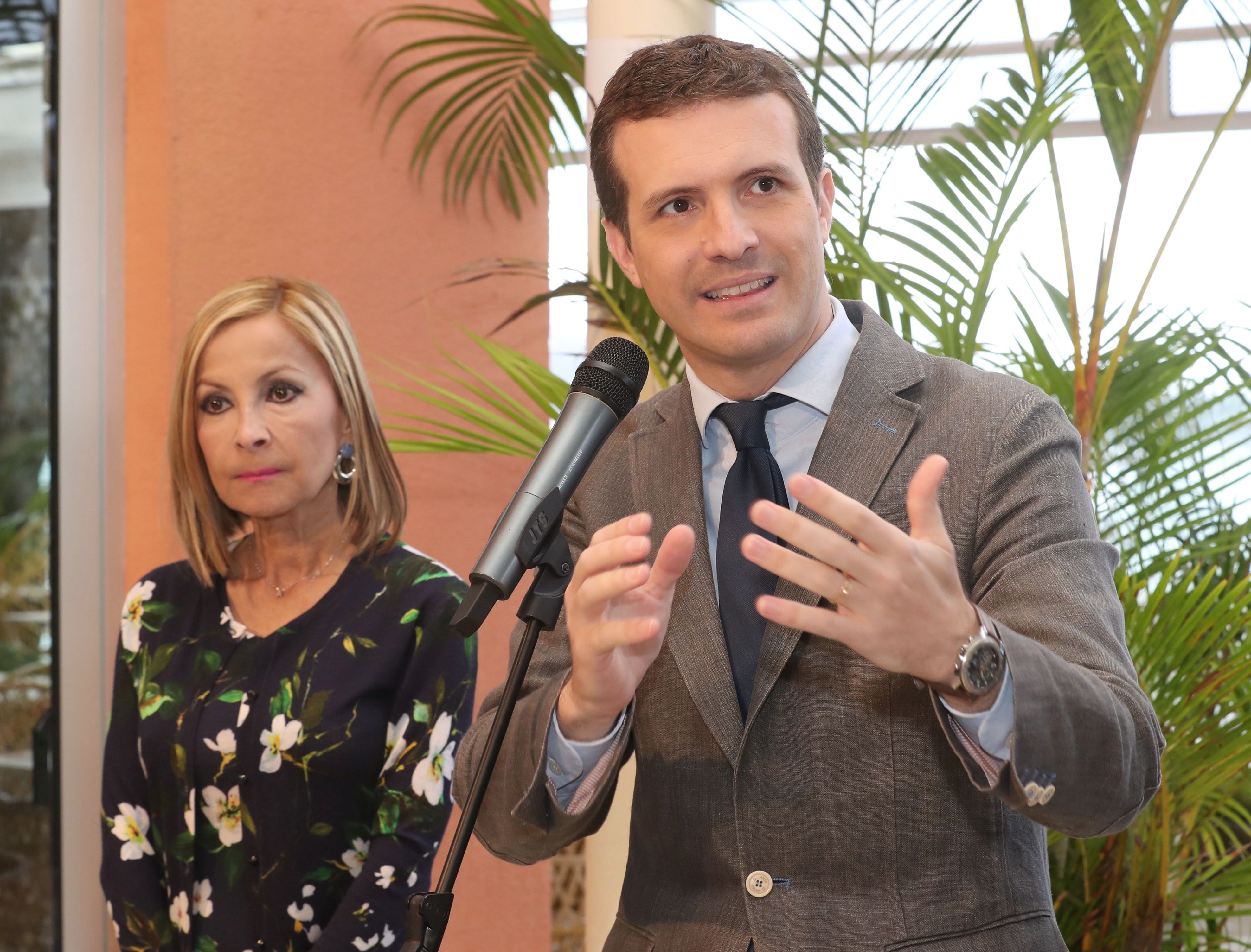 Casado fa entrar el Constitucional contra Sánchez en la precampanya