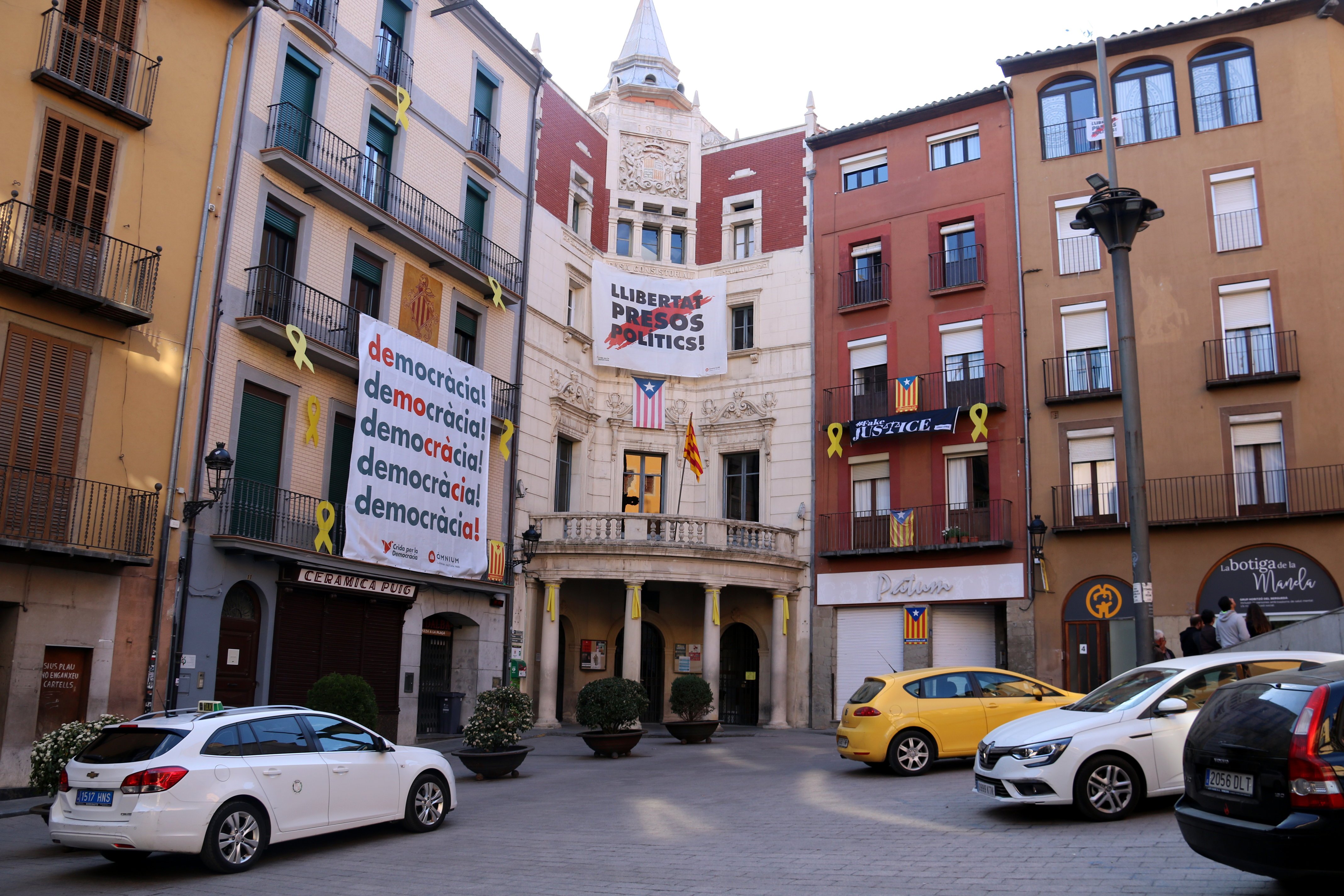 La CUP de Berga vuelve a mantener la estelada, ahora sin riesgo para el alcalde