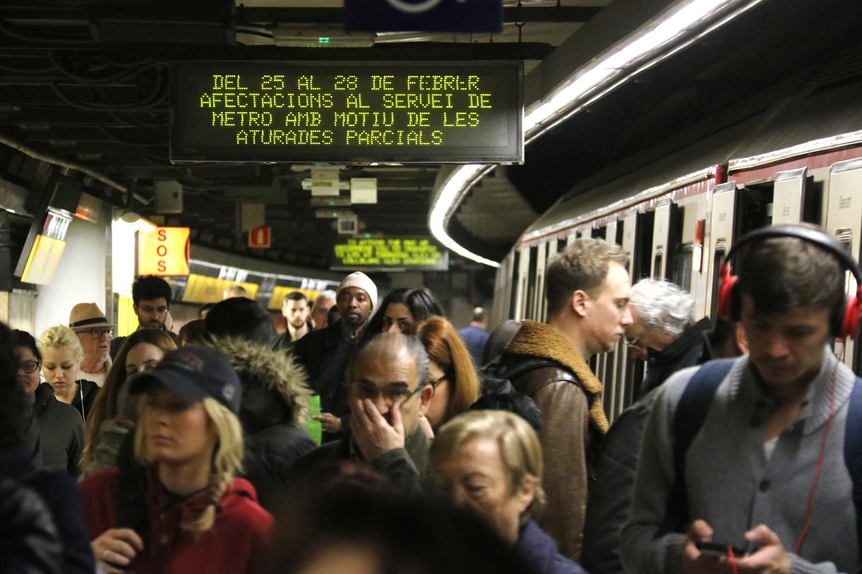 Servicios mínimos para la huelga de metro del lunes: 40% en horas punta