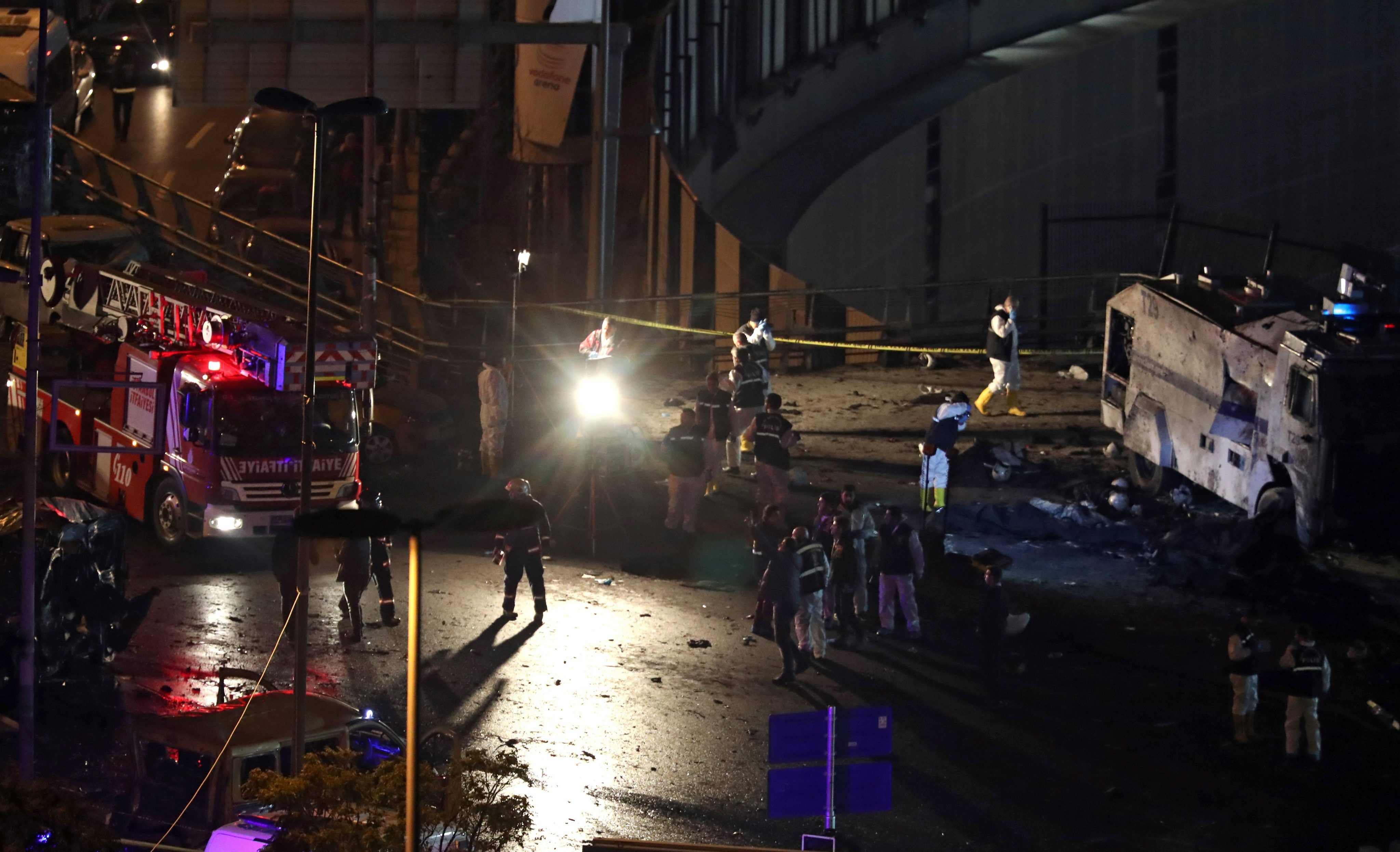 L'atacant d'Istanbul, que continua fugit, va descarregar 180 bales