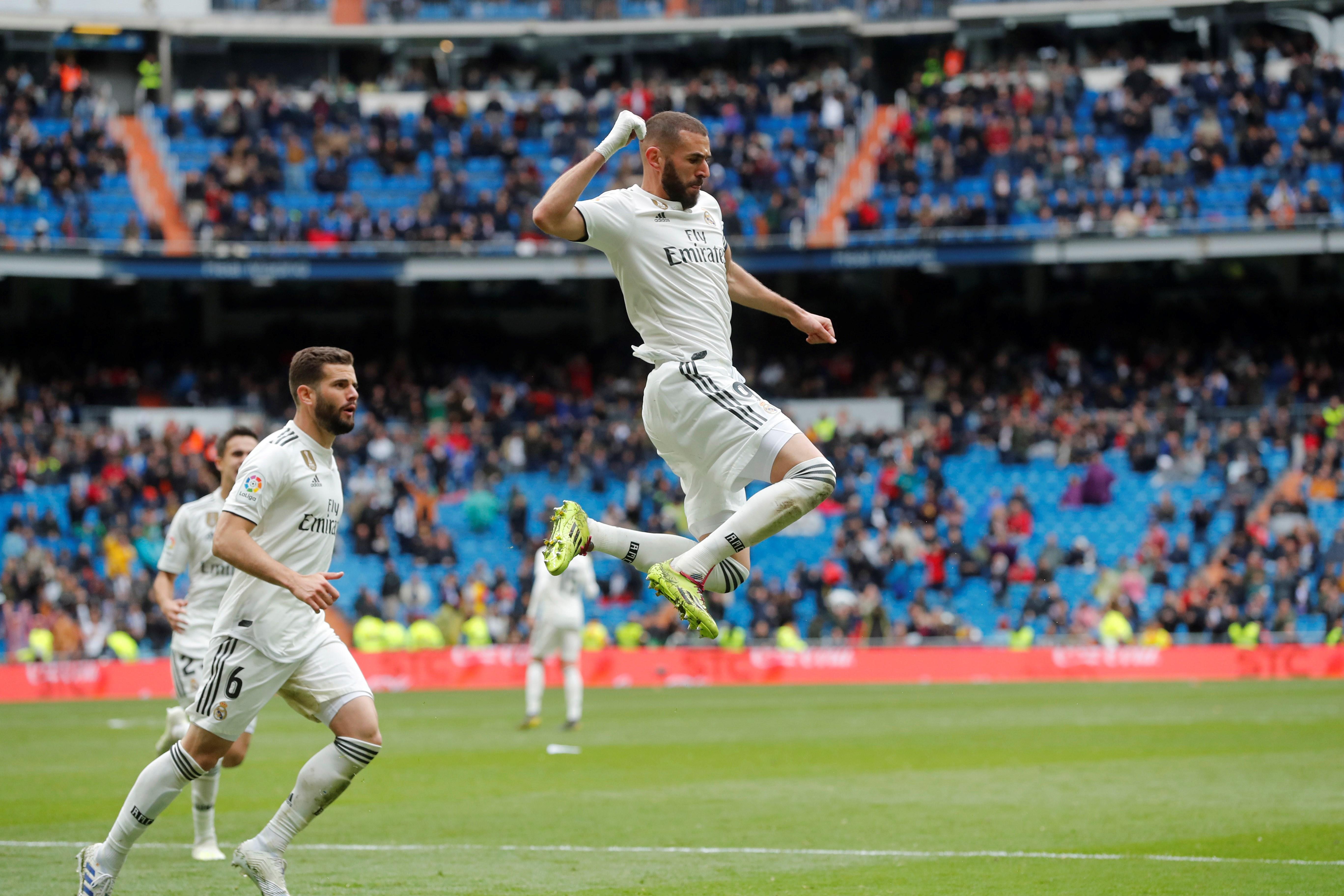 Un doblet de Benzema calma la ira del Bernabéu (2-1)