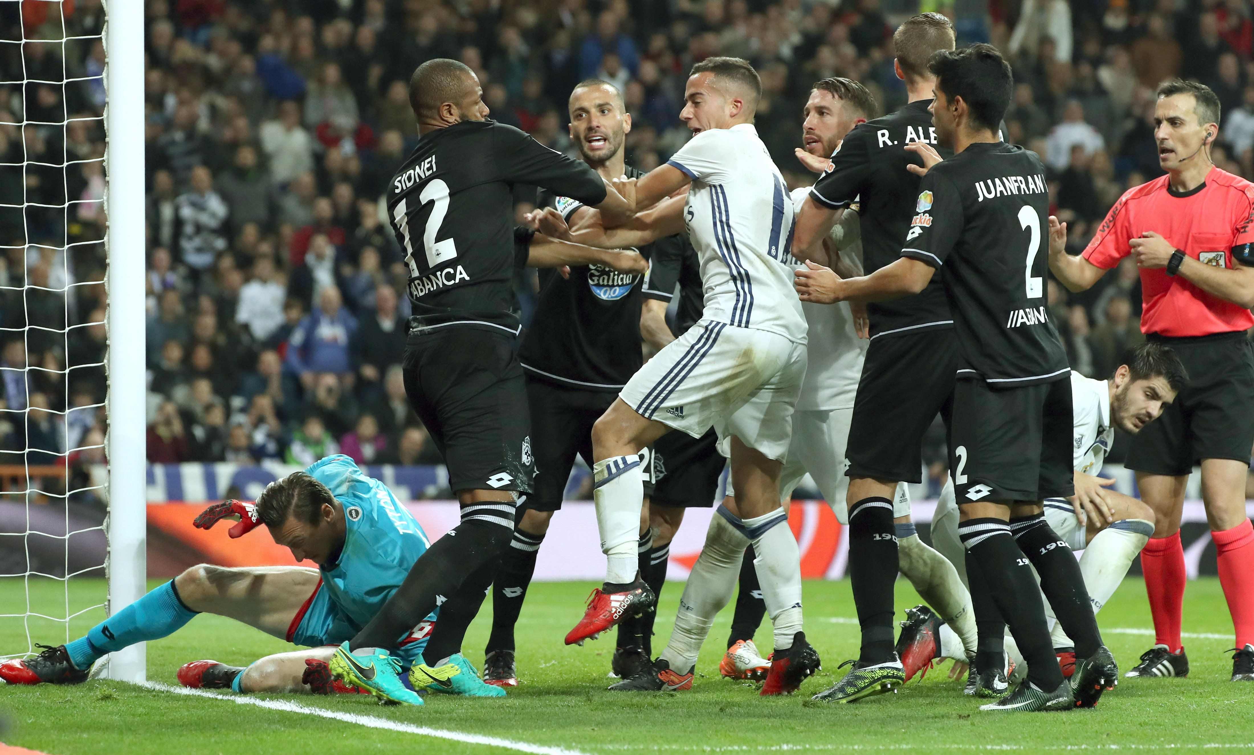 Per què les televisions espanyoles no passen aquest vídeo de l'agressió de Sergio Ramos?