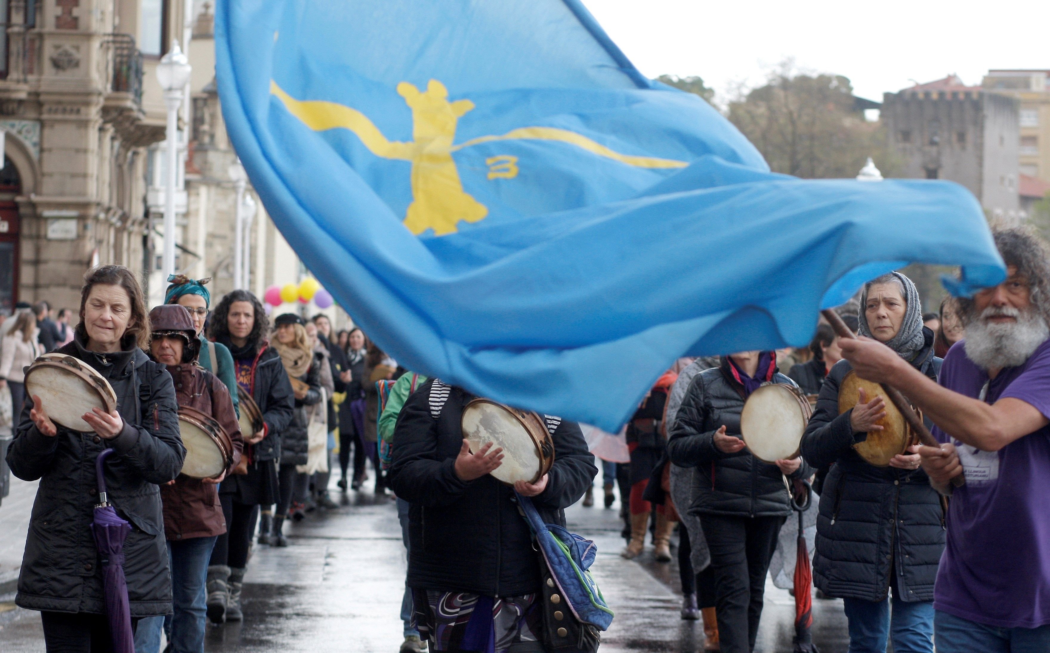 Cientos de personas se manifiestan en Gijón por la oficialidad del asturiano