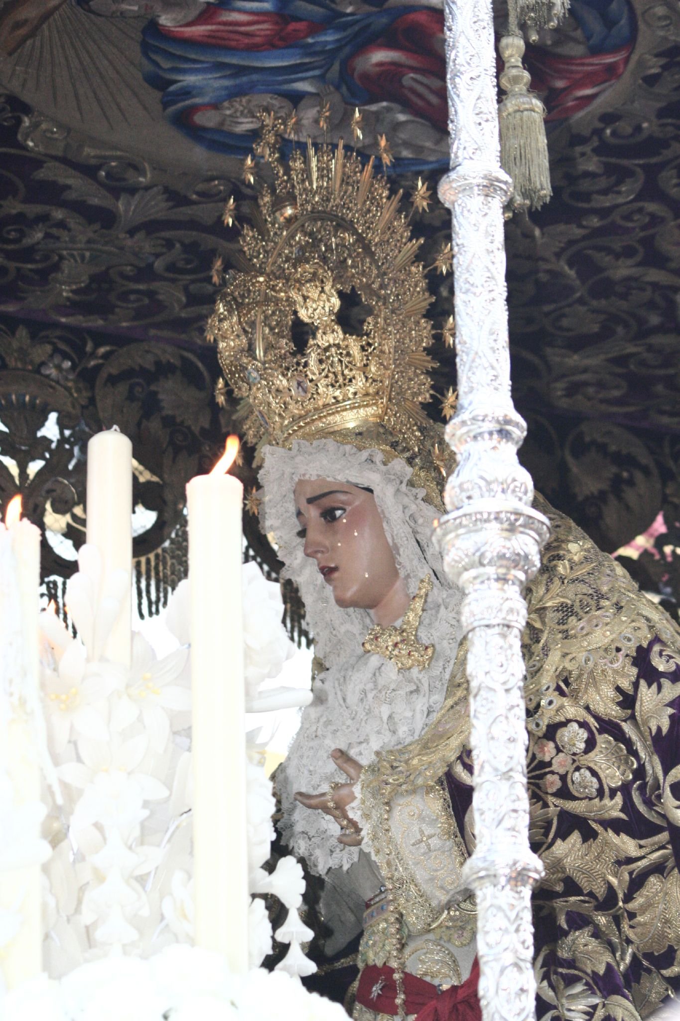 Una virgen sevillana saldrá de procesión con un fajín de Franco