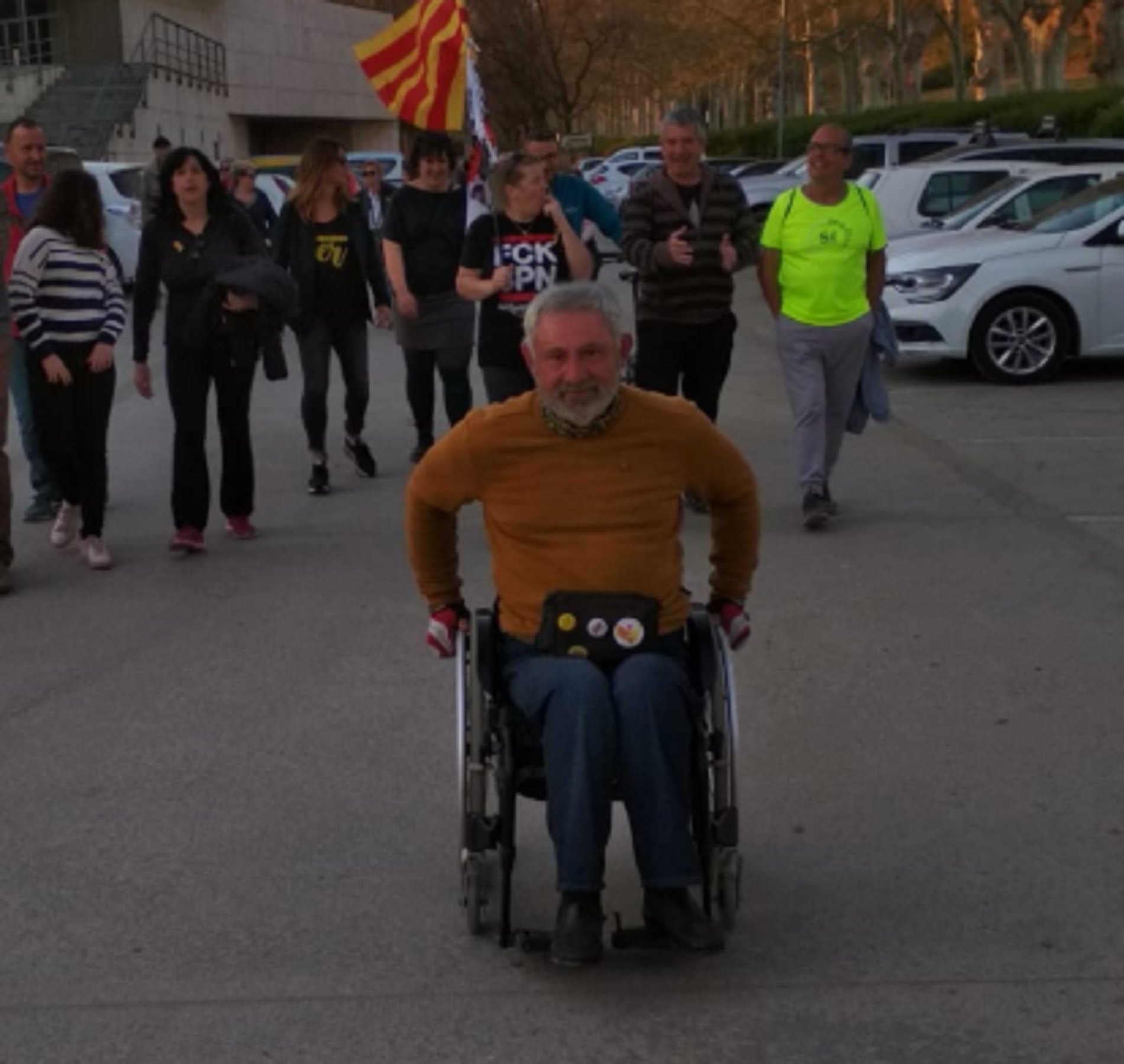 Un mallorquín en silla de ruedas recorre los Países Catalanes por los presos