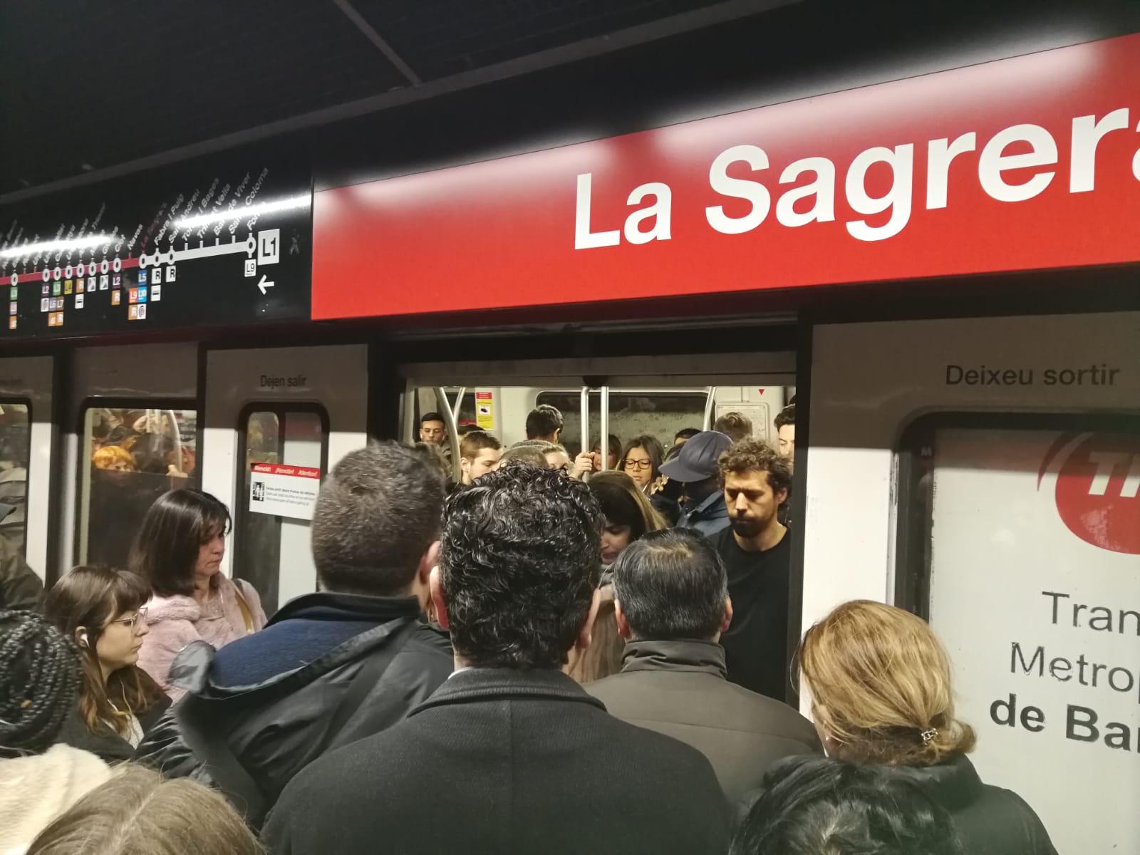 El tramo Clot-Fondo de la L1 del metro, cerrado durante julio y agosto