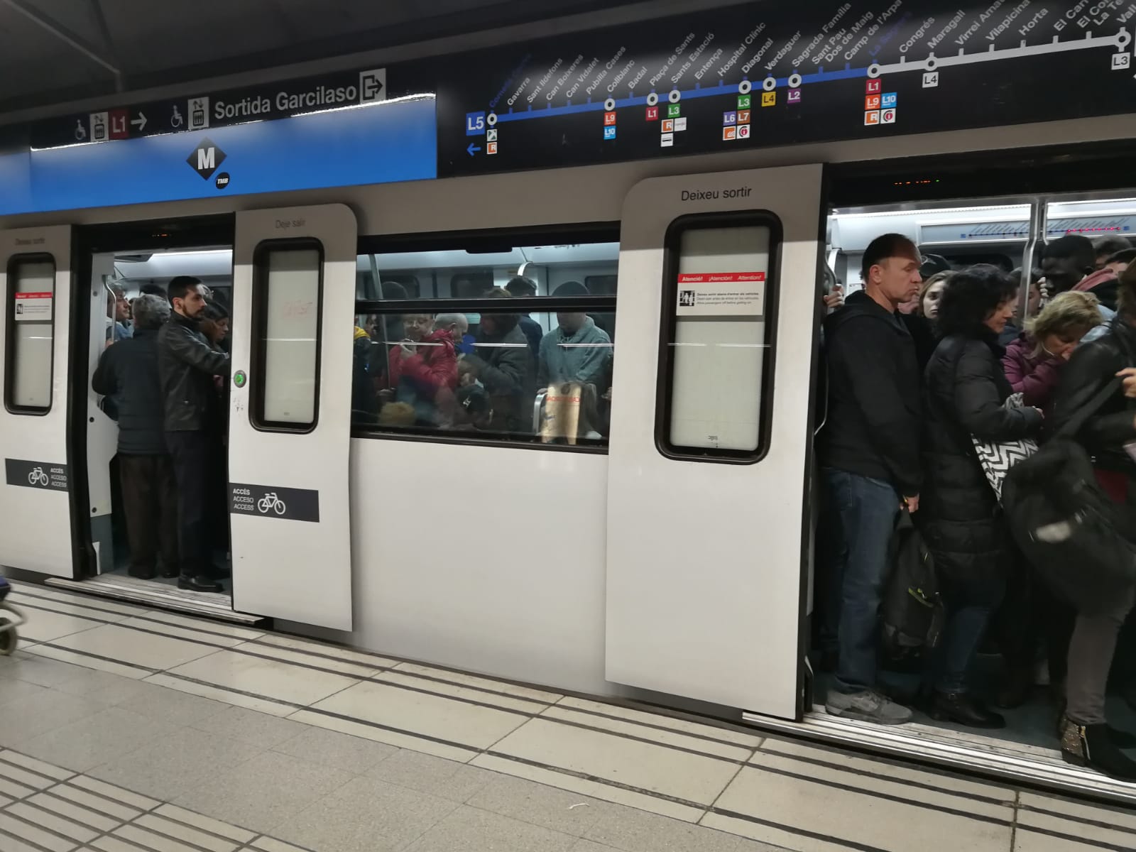 El grafiteros complican la huelga de metro