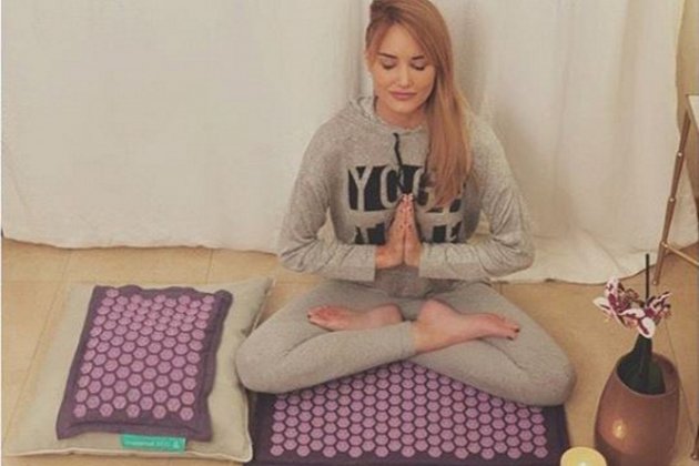 alba carrillo yoga @albacarrillooficial