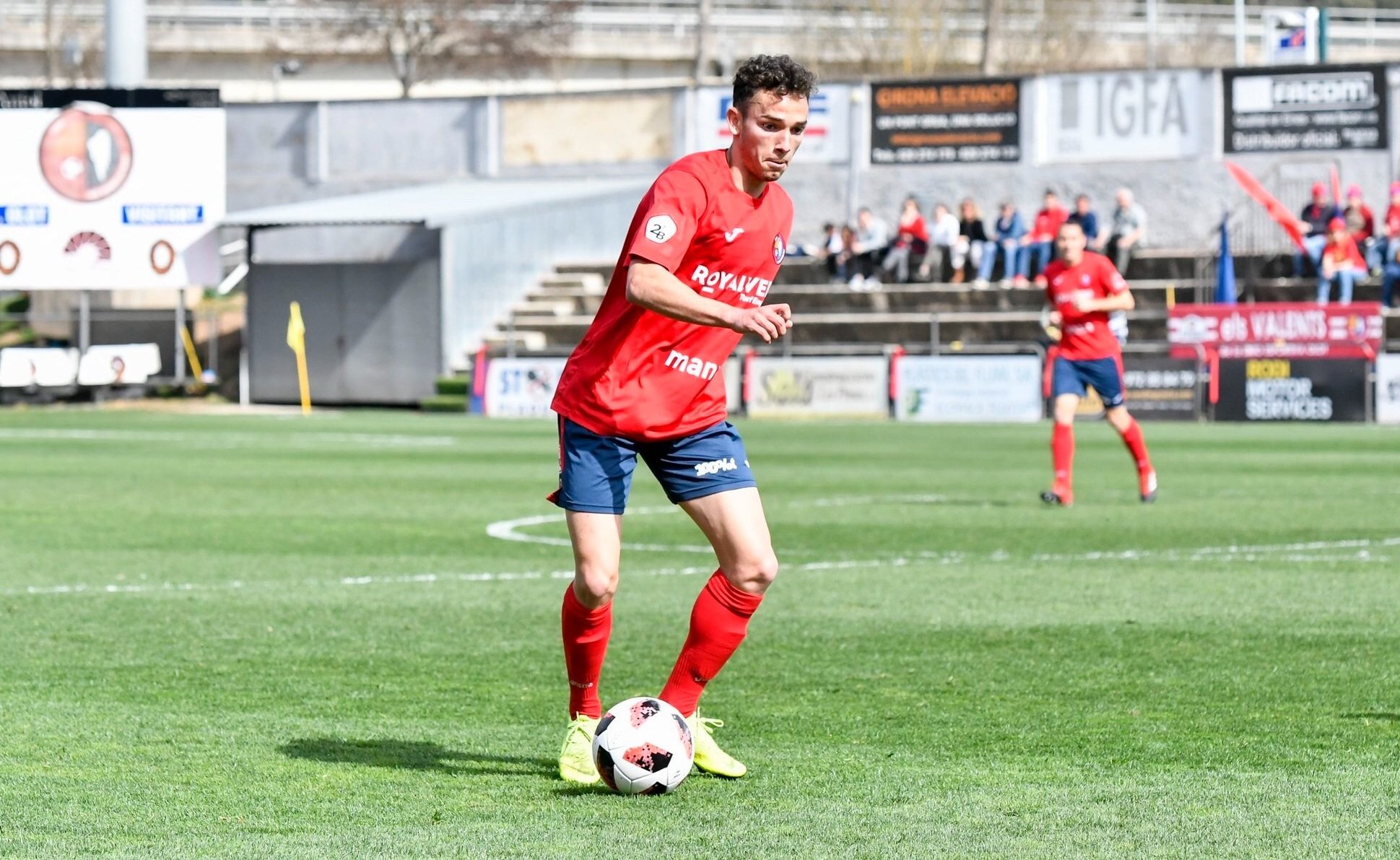 El futbolista de l'Olot Alfredo Gutiérrez, una perla que fa els gols per l'escaire