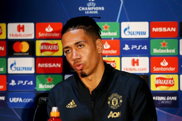 smalling manchester united efe