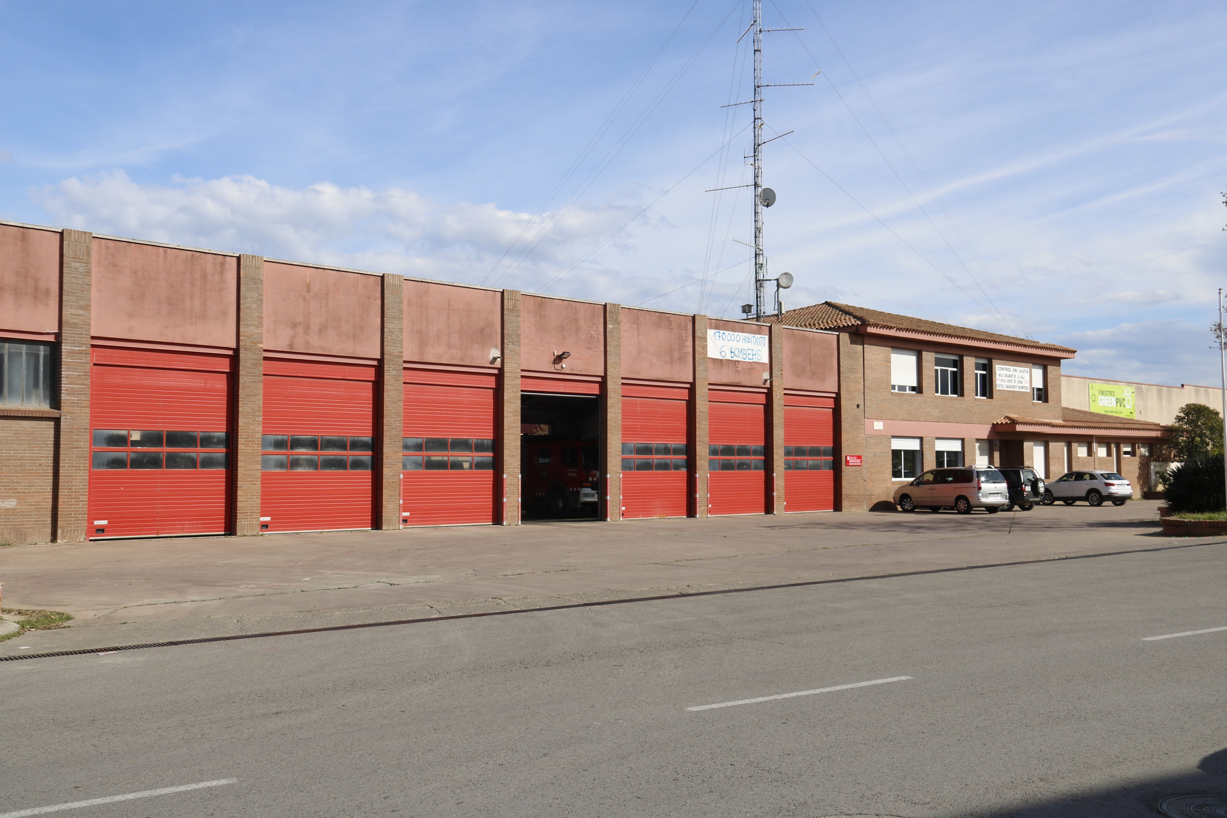 Investigados tres bomberos por protestar e insultar a la Guardia Civil de Girona por el 1-O