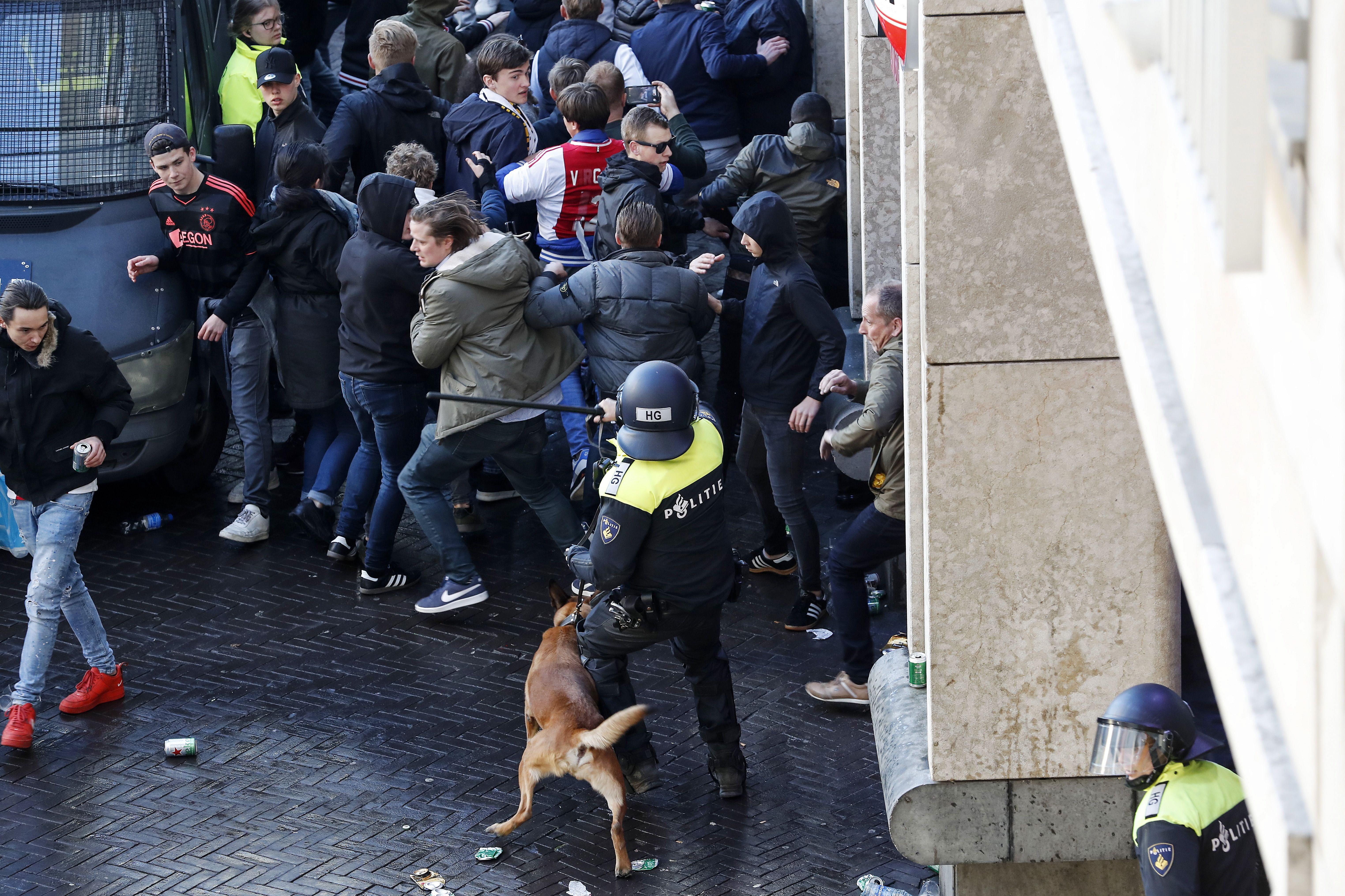 La policia holandesa deté desenes de seguidors de la Juventus a Amsterdam