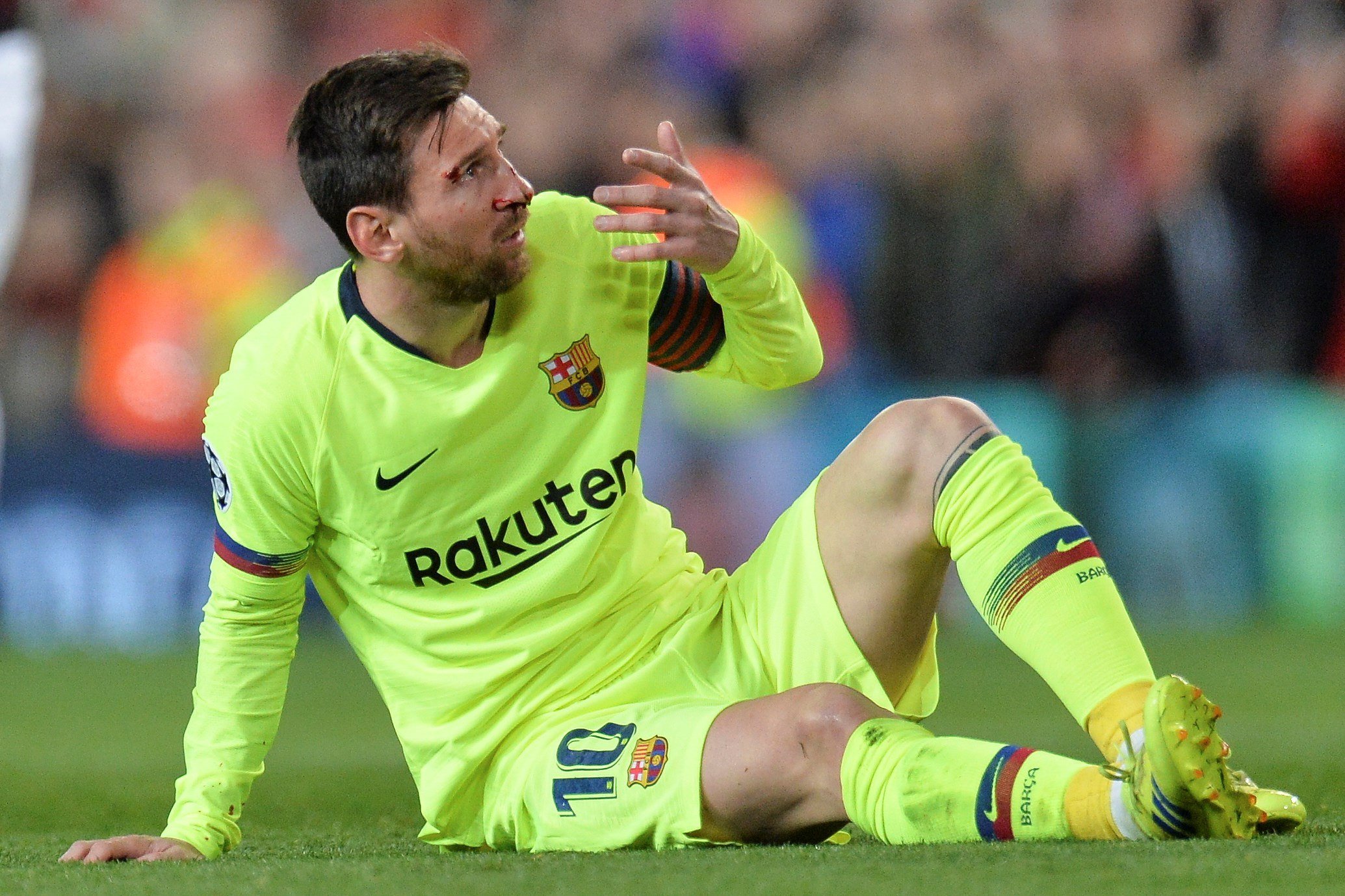 Messi acaba sangrando en Old Trafford