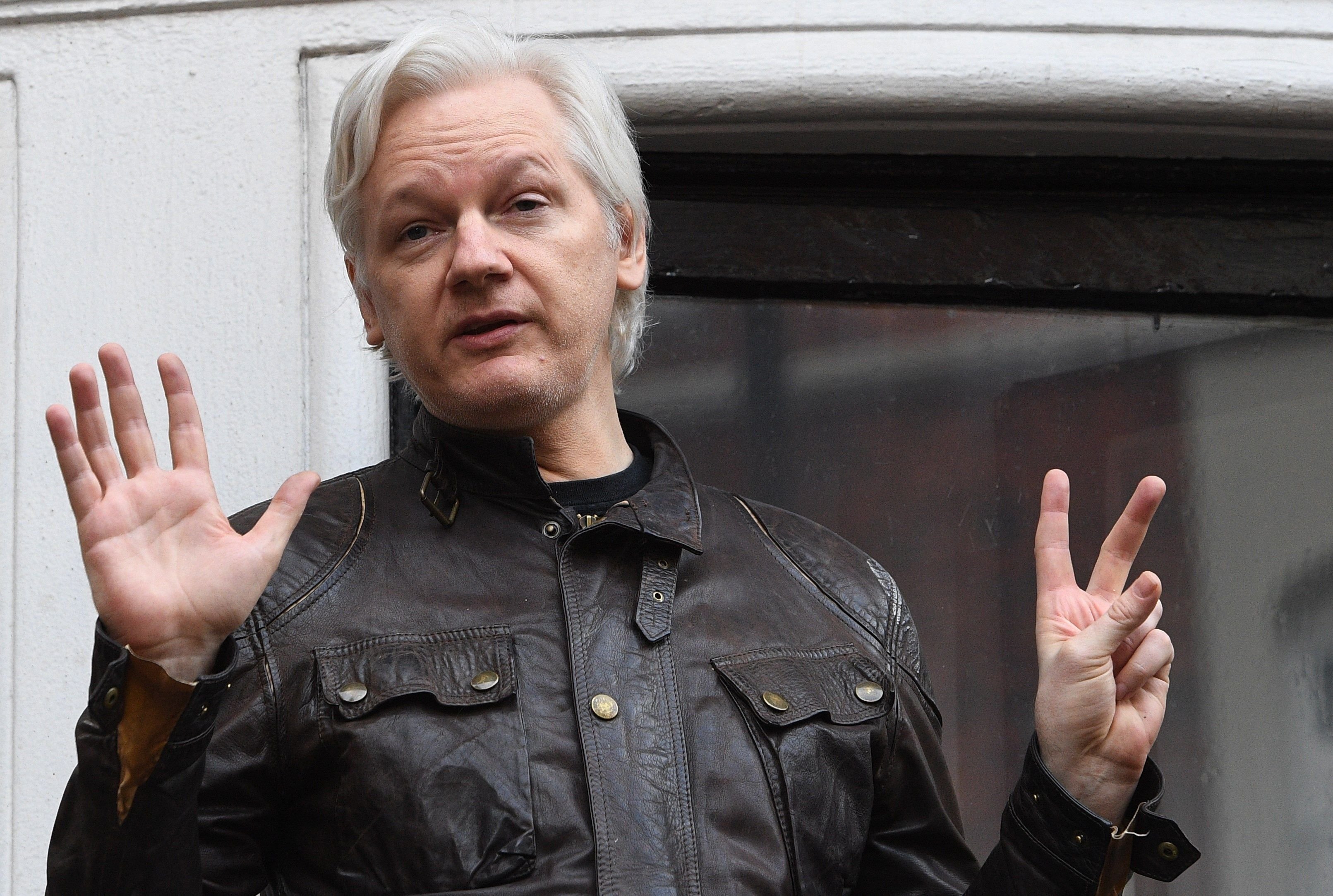Un periodista español, detrás de la extorsión a Assange