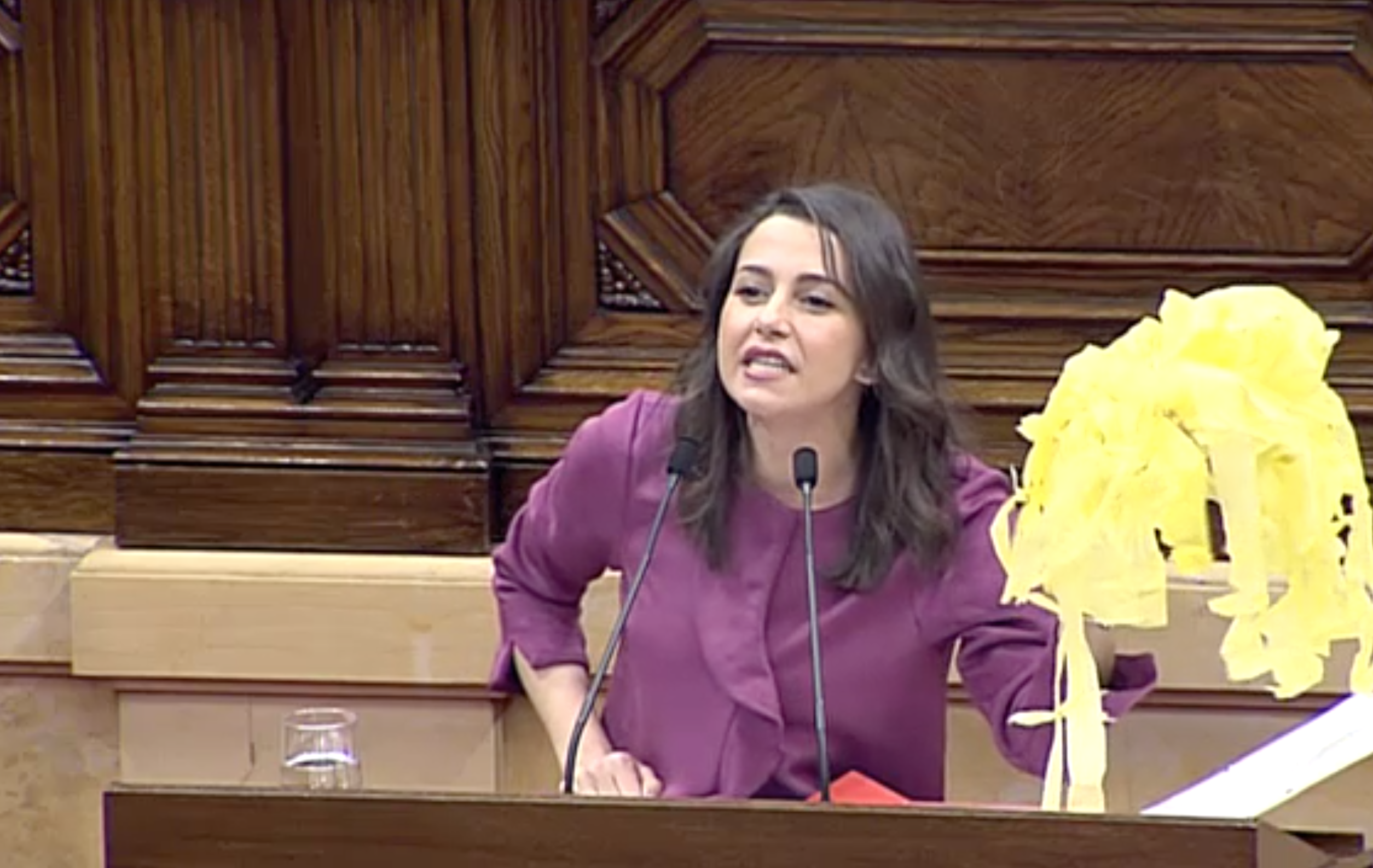 VÍDEO: Arrimadas empieza la campaña en el Parlament con un nuevo show desafiante