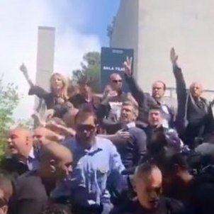 salutació feixista acompanyant Cayetana Alvarez UAB salutació feixista acompanyant Cayetana Alvarez UAB