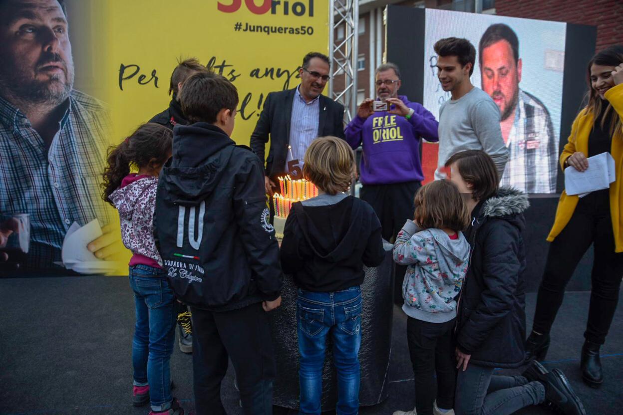 Cinquanta espelmes per Junqueras: Sant Vicenç dels Horts no oblida el seu batlle