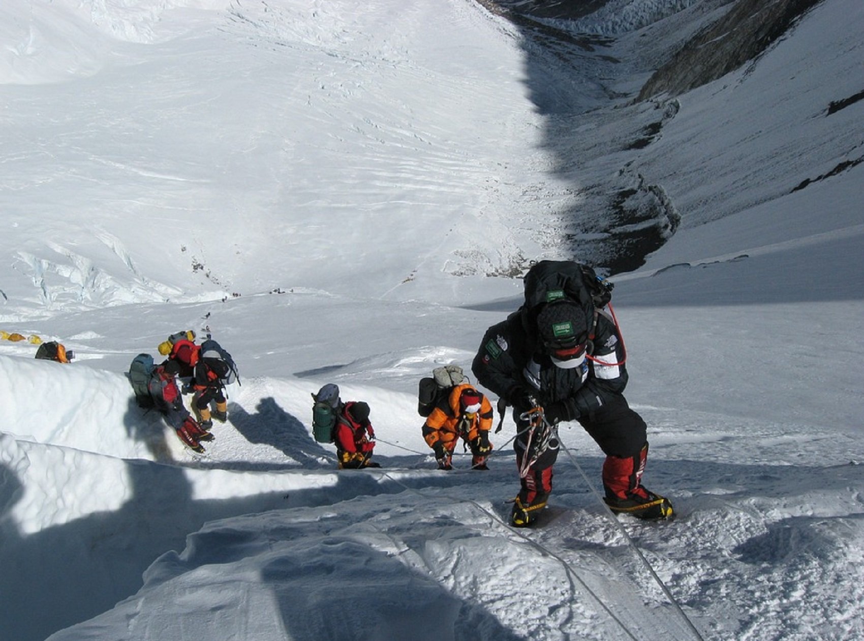 Los dolores de barriga en el Everest ya tienen solución: instalan un lavabo