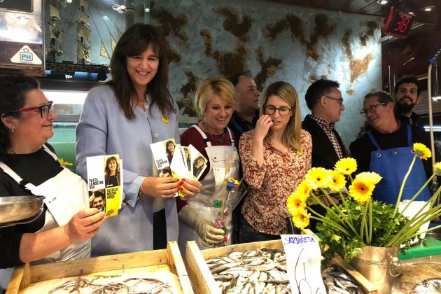 Elsa Artadi Laura Borras mercat concepcio campanya 28a - Marina Fernandez