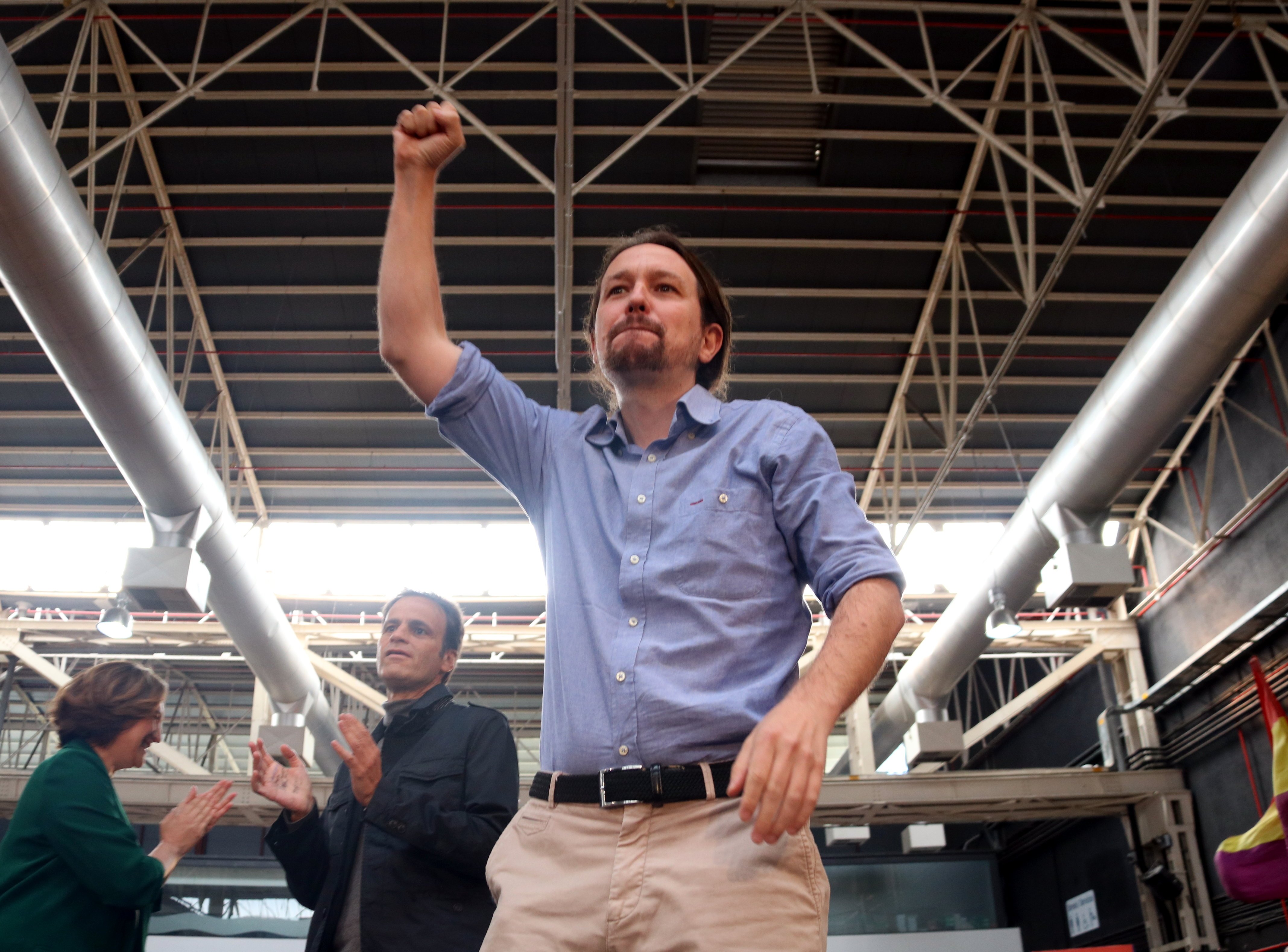 Pablo Iglesias es fa un embolic i es confon de bandera