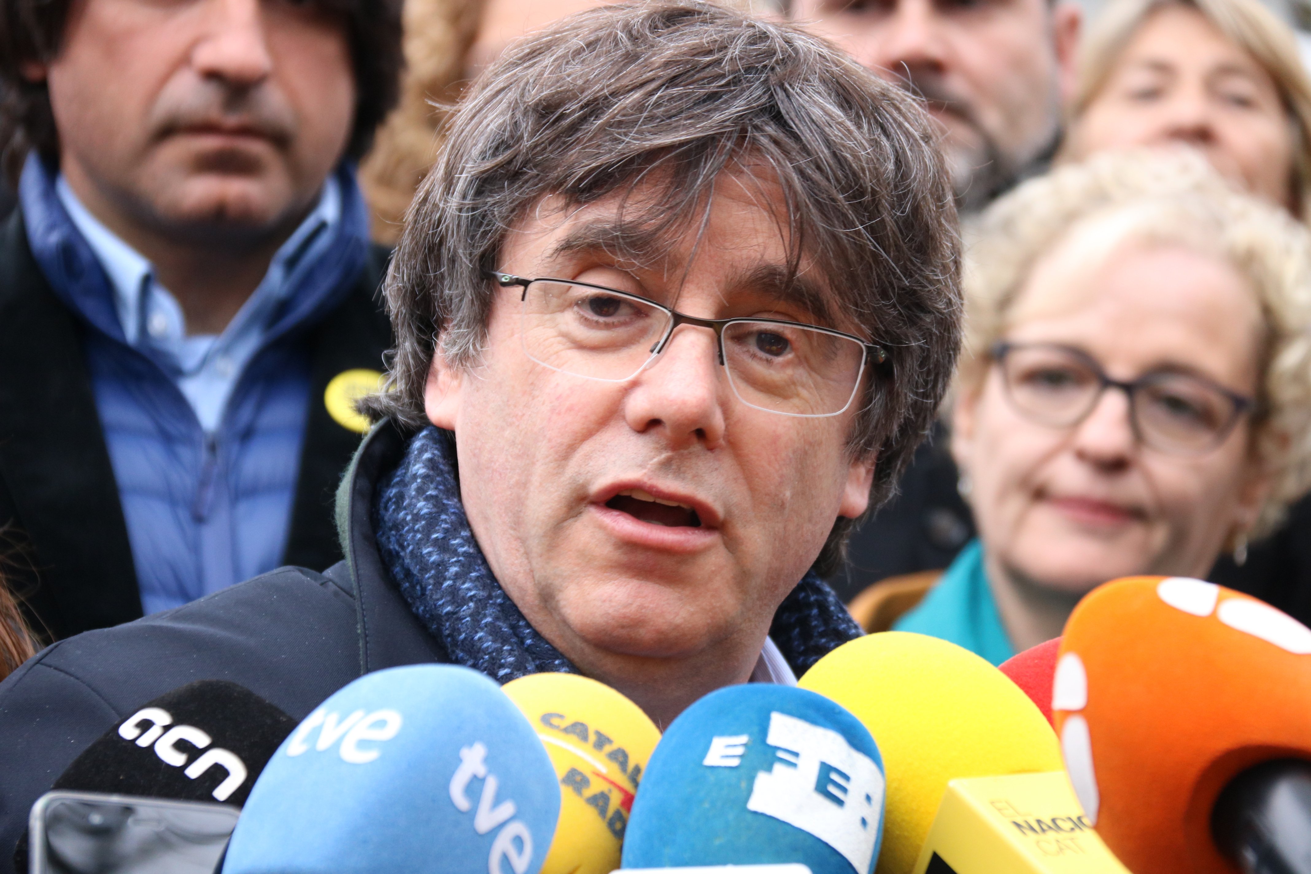 Puigdemont felicita Jordi Sànchez, Jordi Turull i Jordi Cuixart, "injustament empresonats"