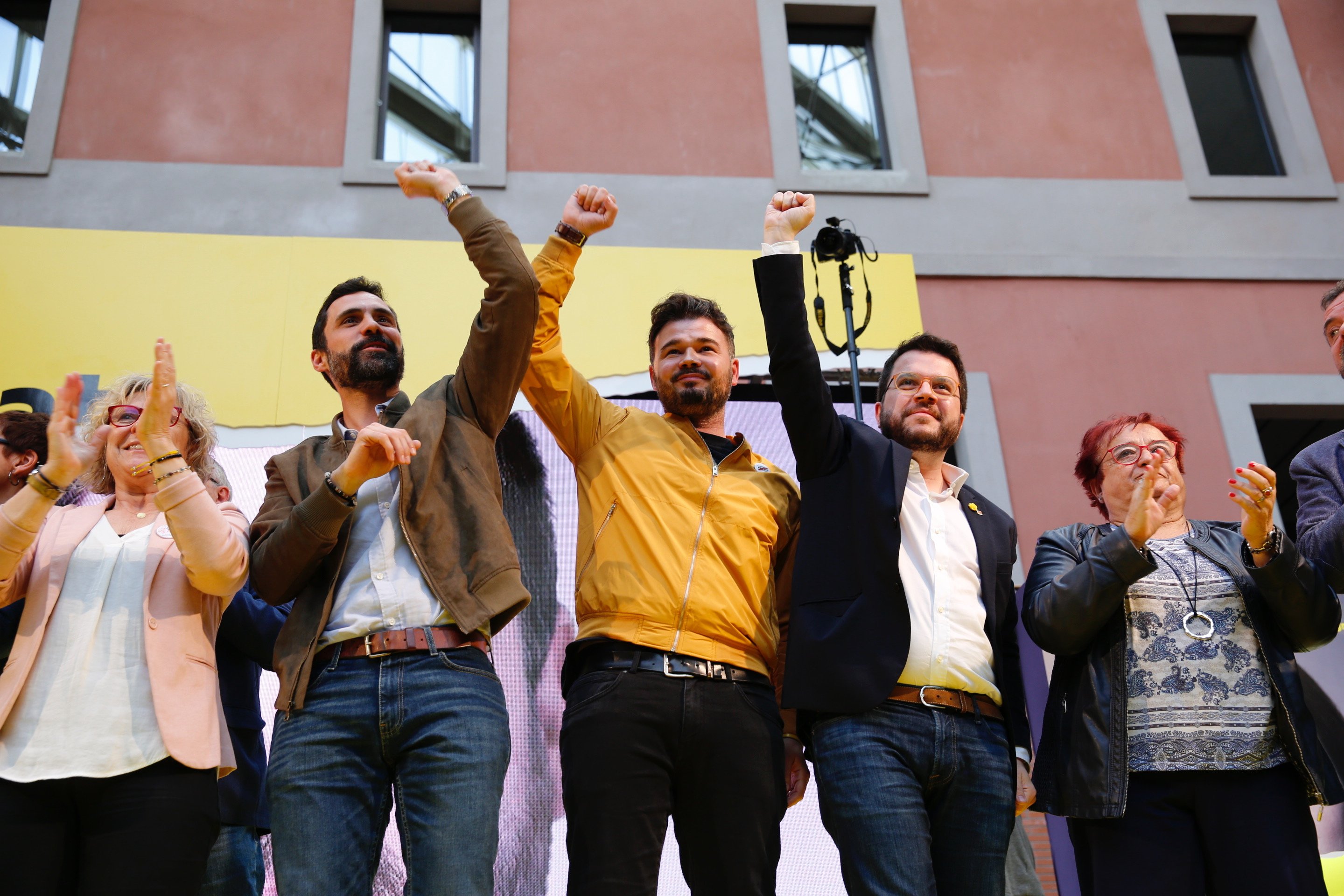 ERC eleva el tono y acusa al PSOE de haber sido "muleta de la extrema derecha"