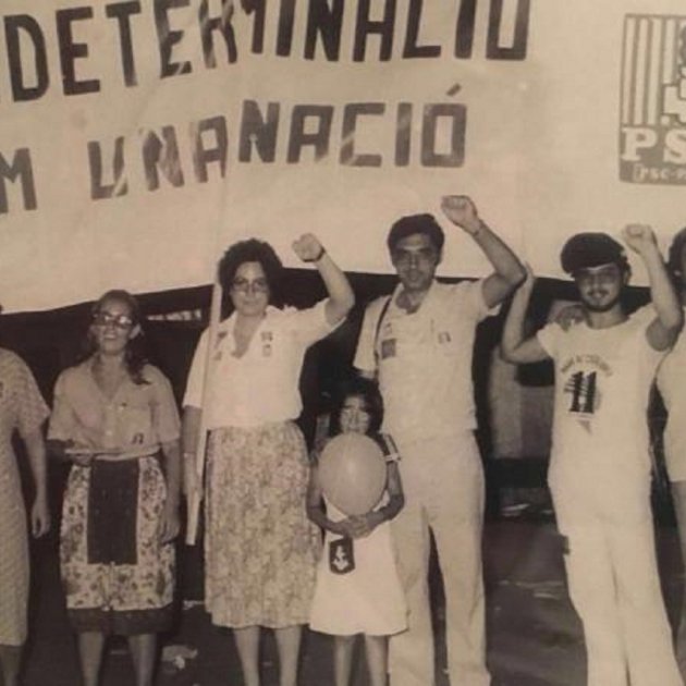 Militants socialistes pancarta autodeterminació   1977   El Punt