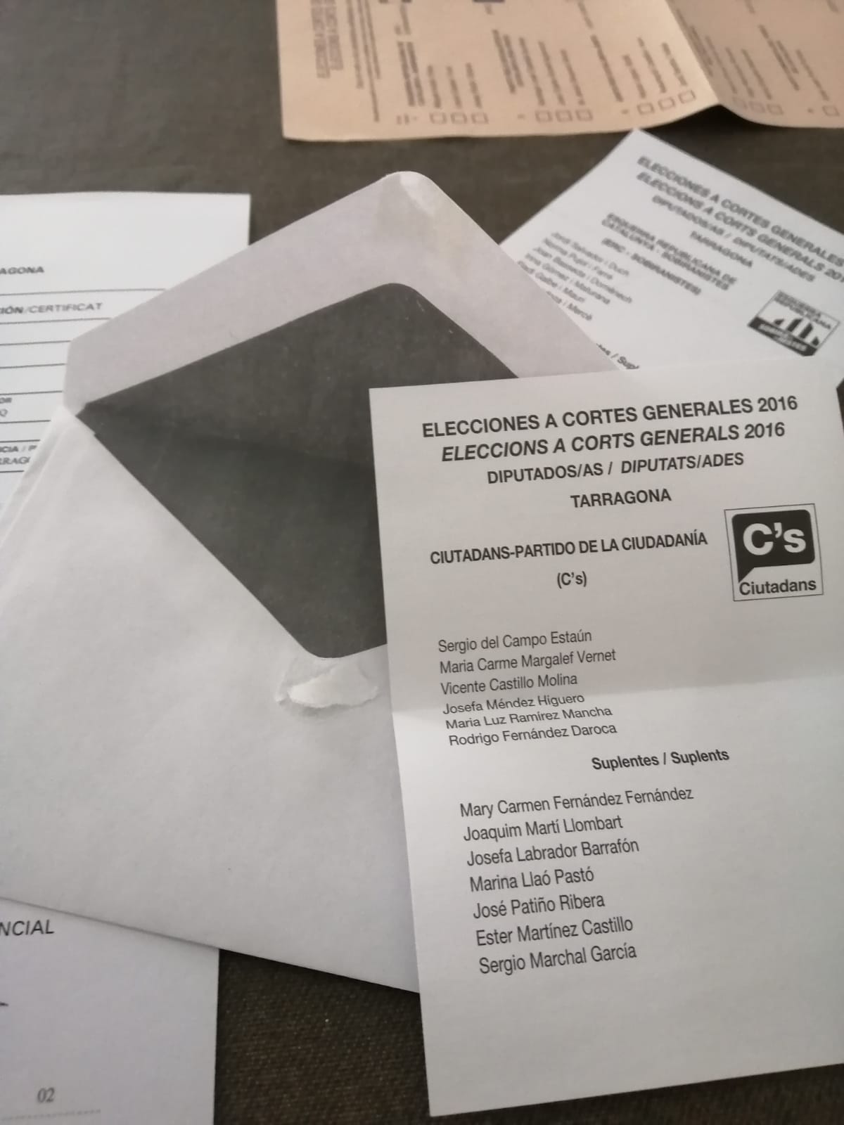 Irregularitats en el vot per correu: rep un sobre tancat amb una papereta de Cs a dins