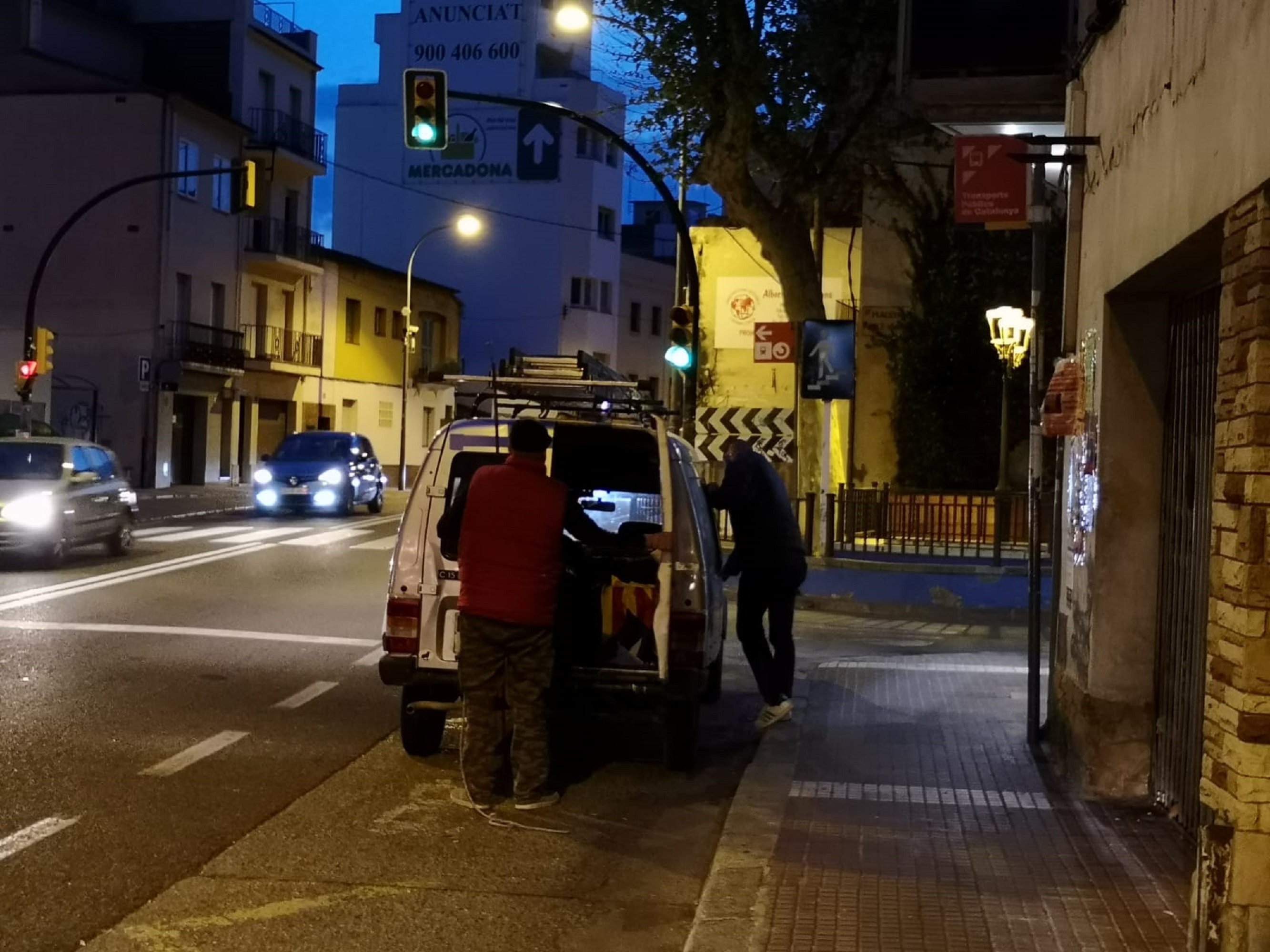 VÍDEO | Arrancan una pancarta electoral de ERC en Canet