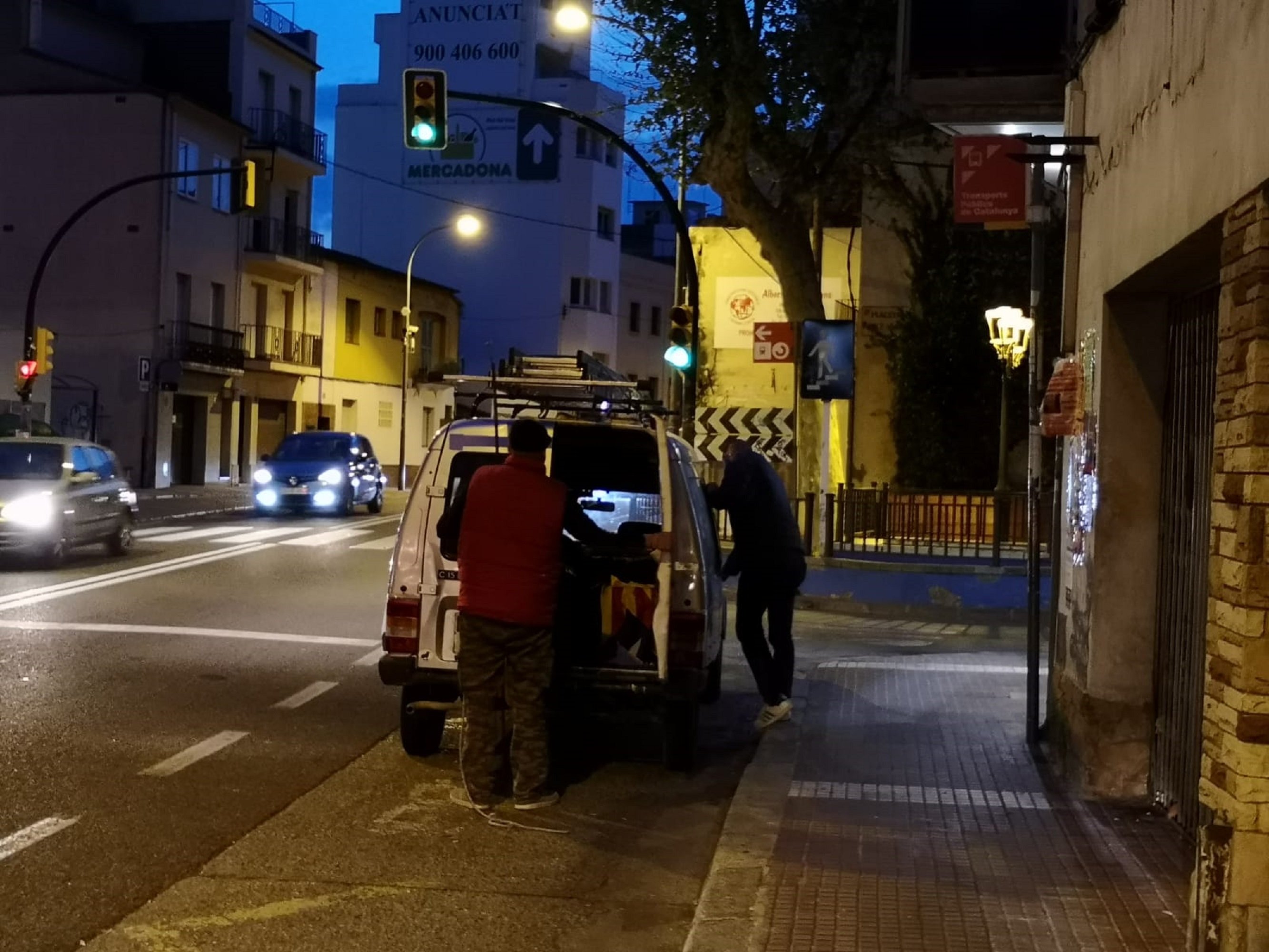 VÍDEO | Arrenquen una pancarta electoral d'ERC a Canet