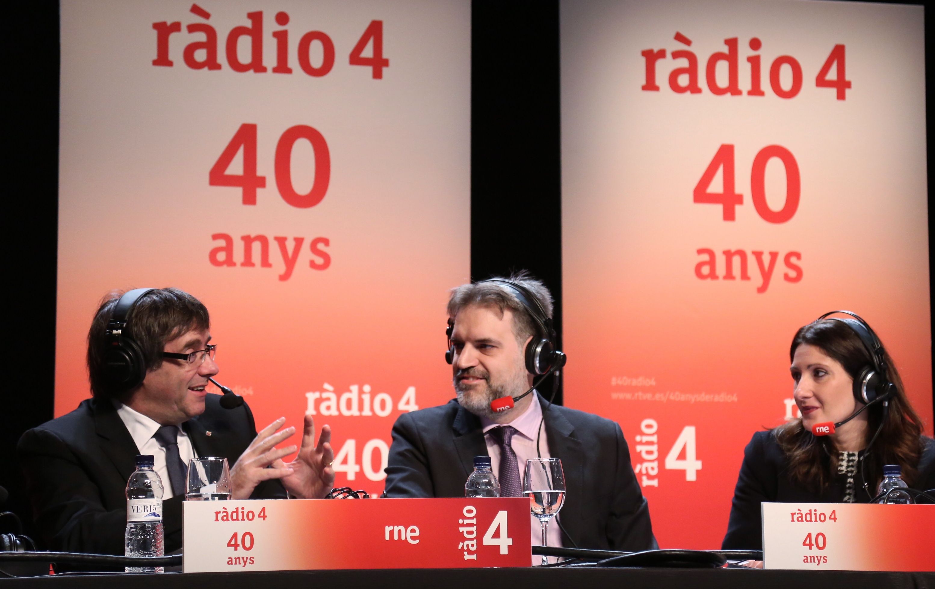 Puigdemont recuerda a Soraya el compromiso de verse con Junqueras