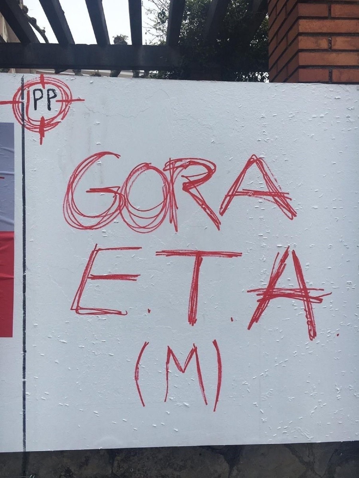 El PP denuncia pintadas contra el partido y a favor de ETA
