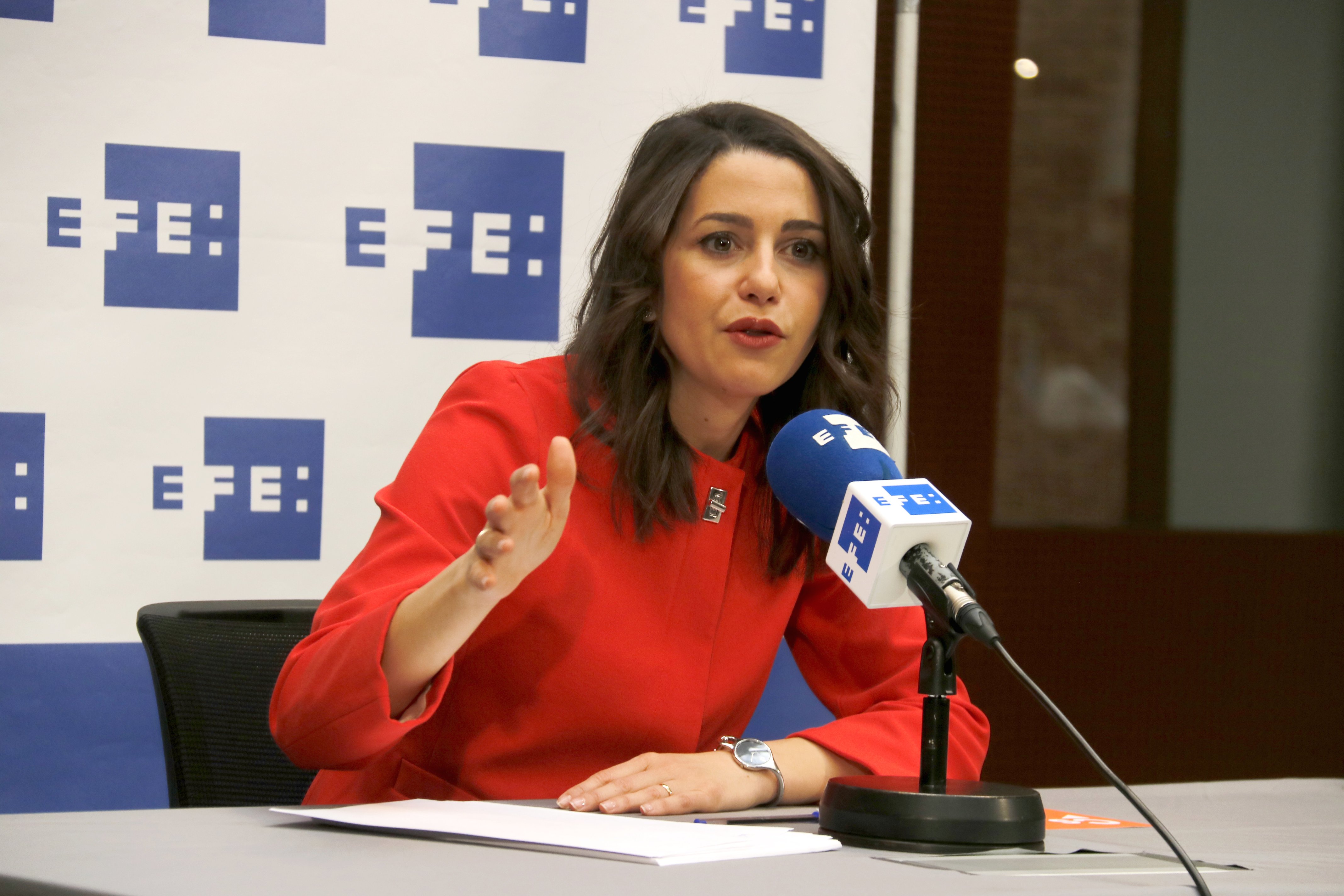 Arrimadas sobre Sánchez: "Es capaz de cualquier cosa para seguir en la Moncloa"