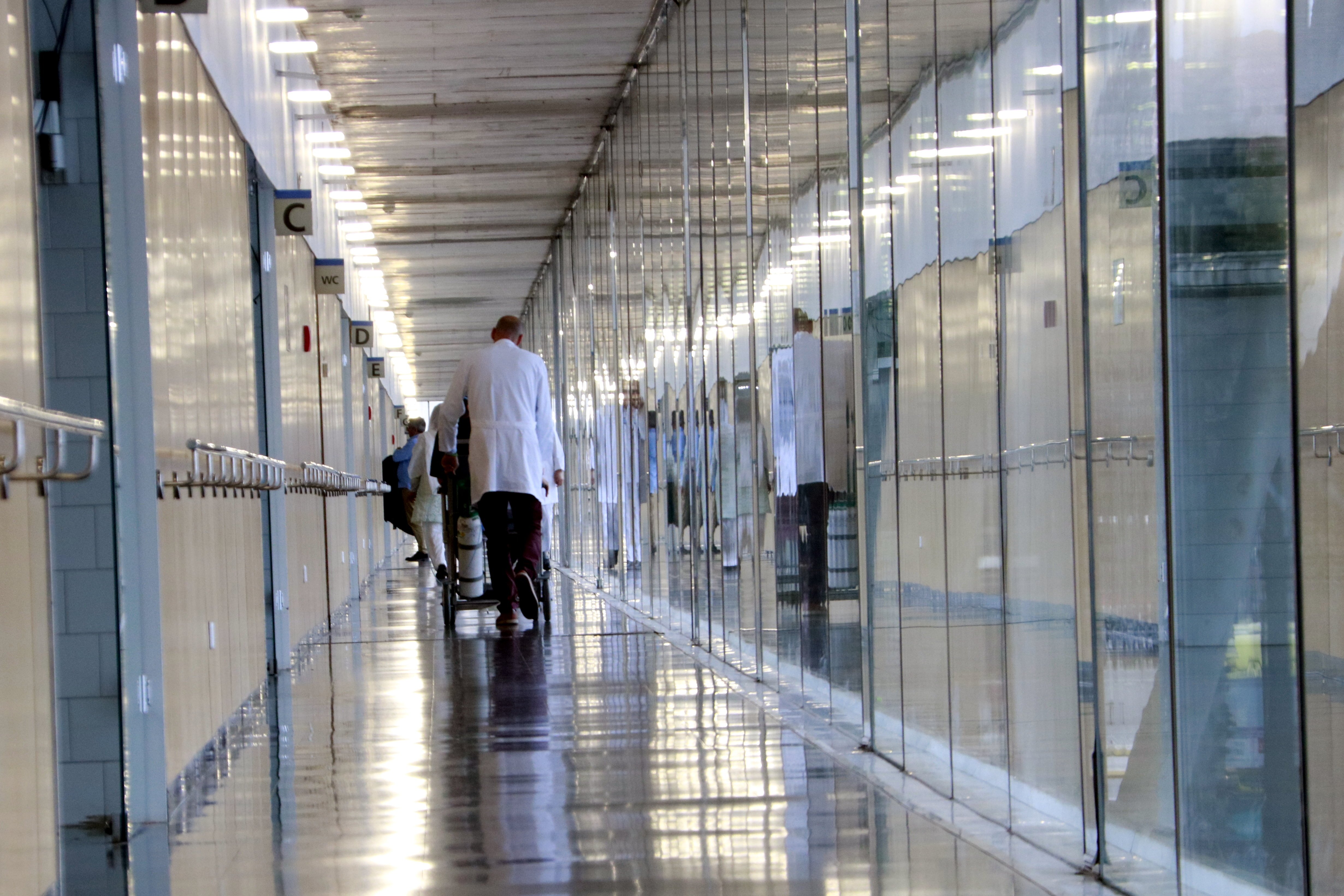 Los hospitales en alerta: el aumento de los contagios ya se deja sentir