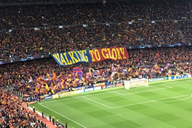 Pancarta Barça United Champions Walking to Glory Bernat Aguilar