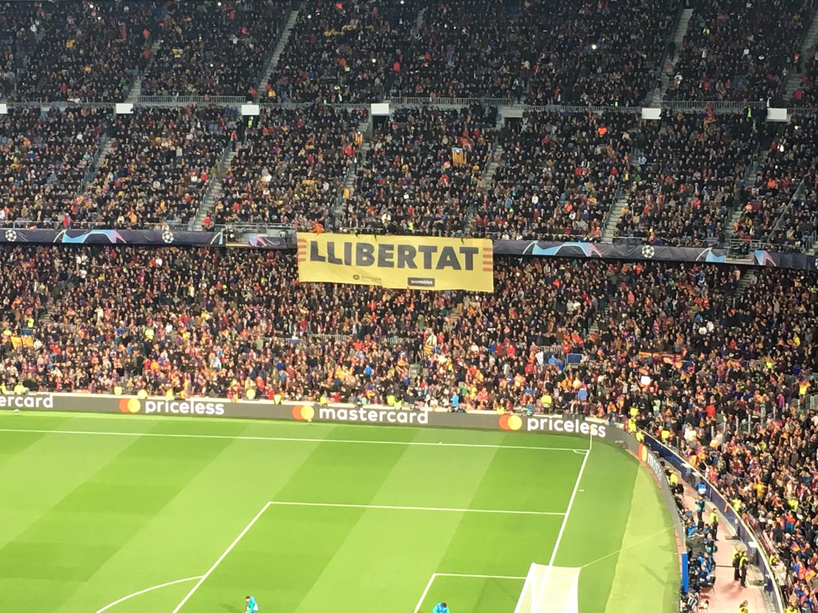 El Camp Nou se vuelve a reivindicar en la Champions: "Libertad"
