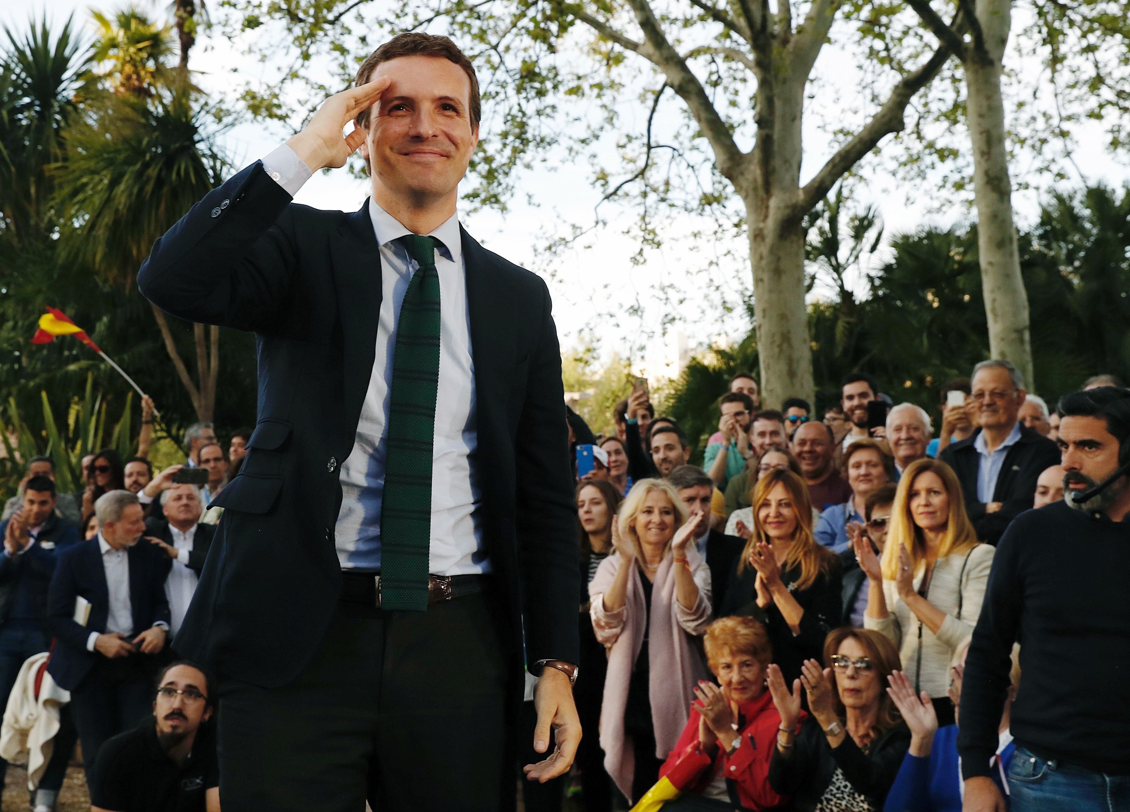 Casado intenta corregir el rumbo: ahora considera que Vox es "ultraderecha"