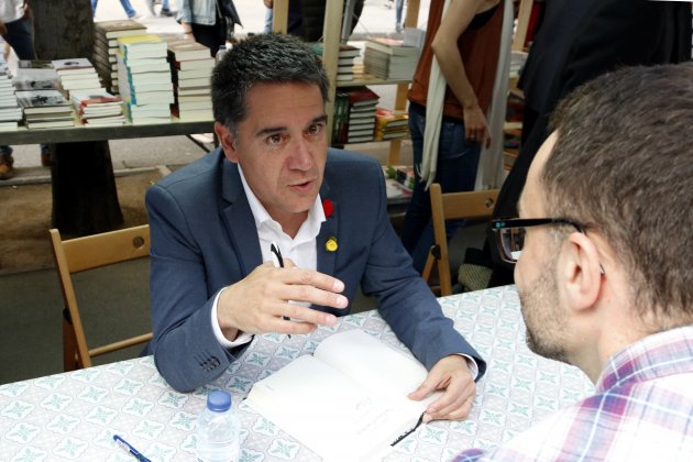 Sant Jordi signatures autors Martí Gironell ACN