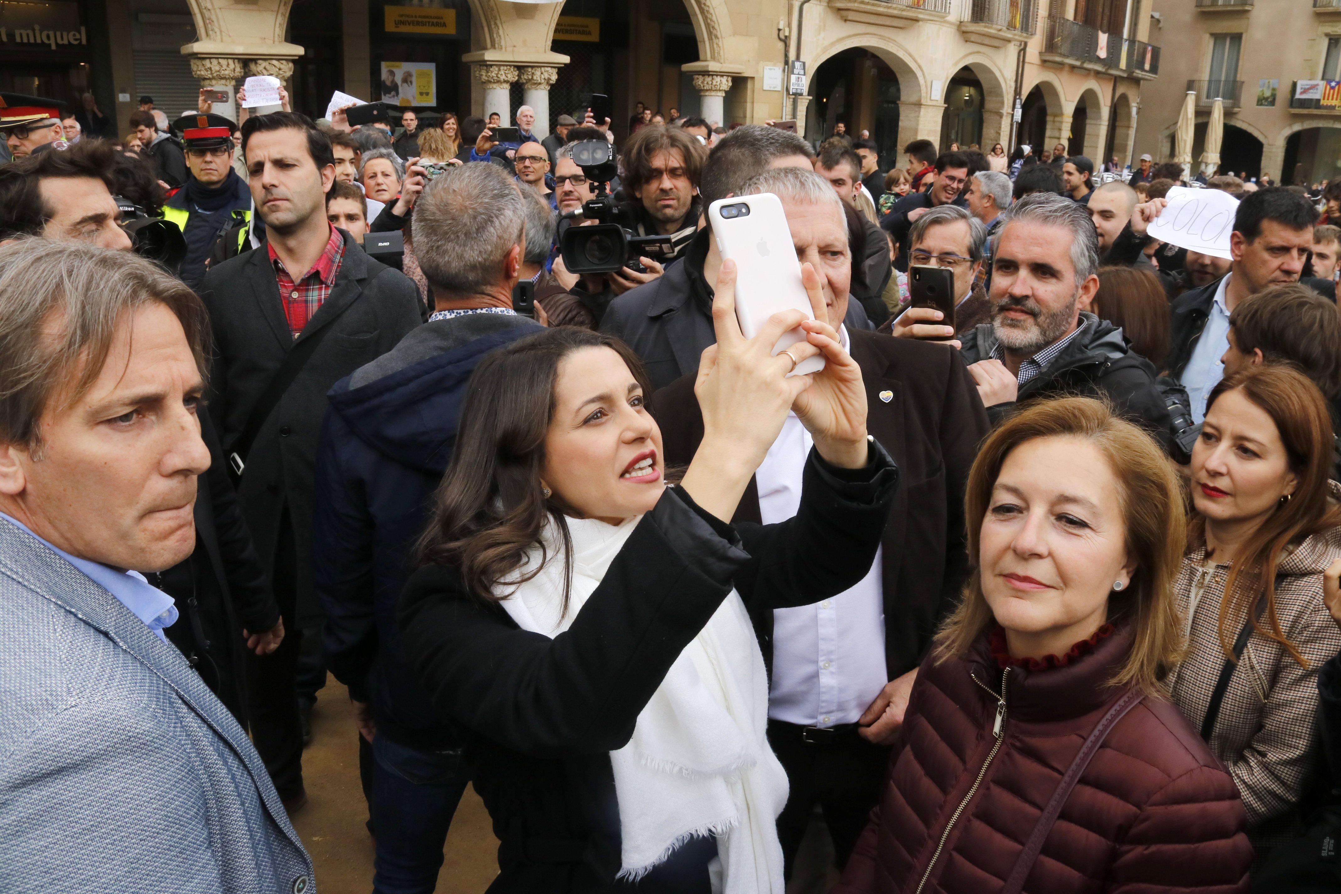 VÍDEO | Arrimadas, a los manifestantes de Vic: "¡Mira, los terroristas!"