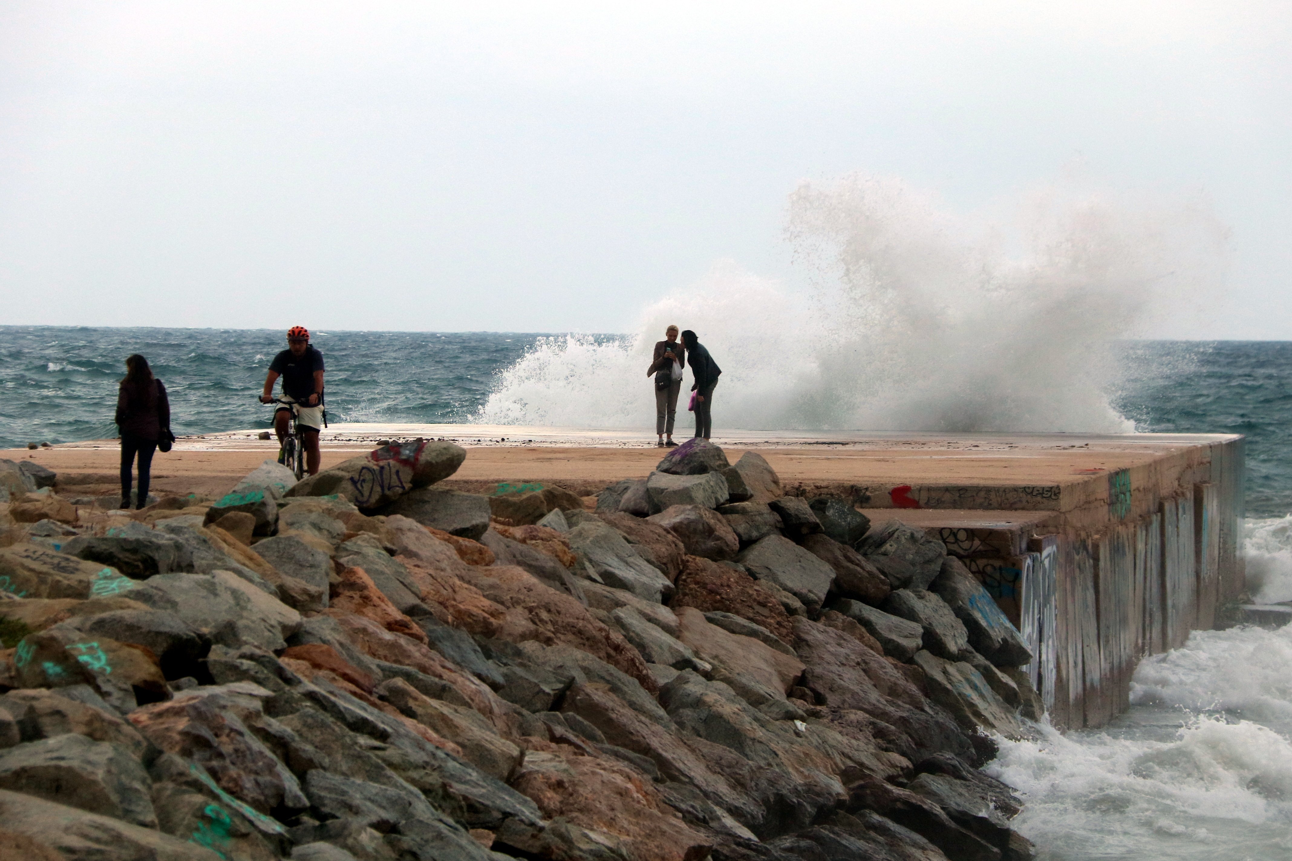 Alerta por intensas lluvias y fuertes rachas de viento en gran parte de Catalunya