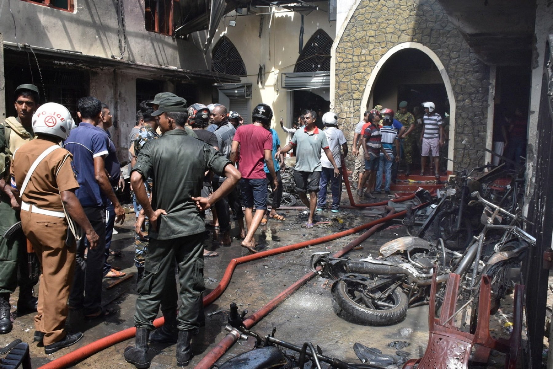 Suben a 290 los muertos por ocho explosiones en Sri Lanka
