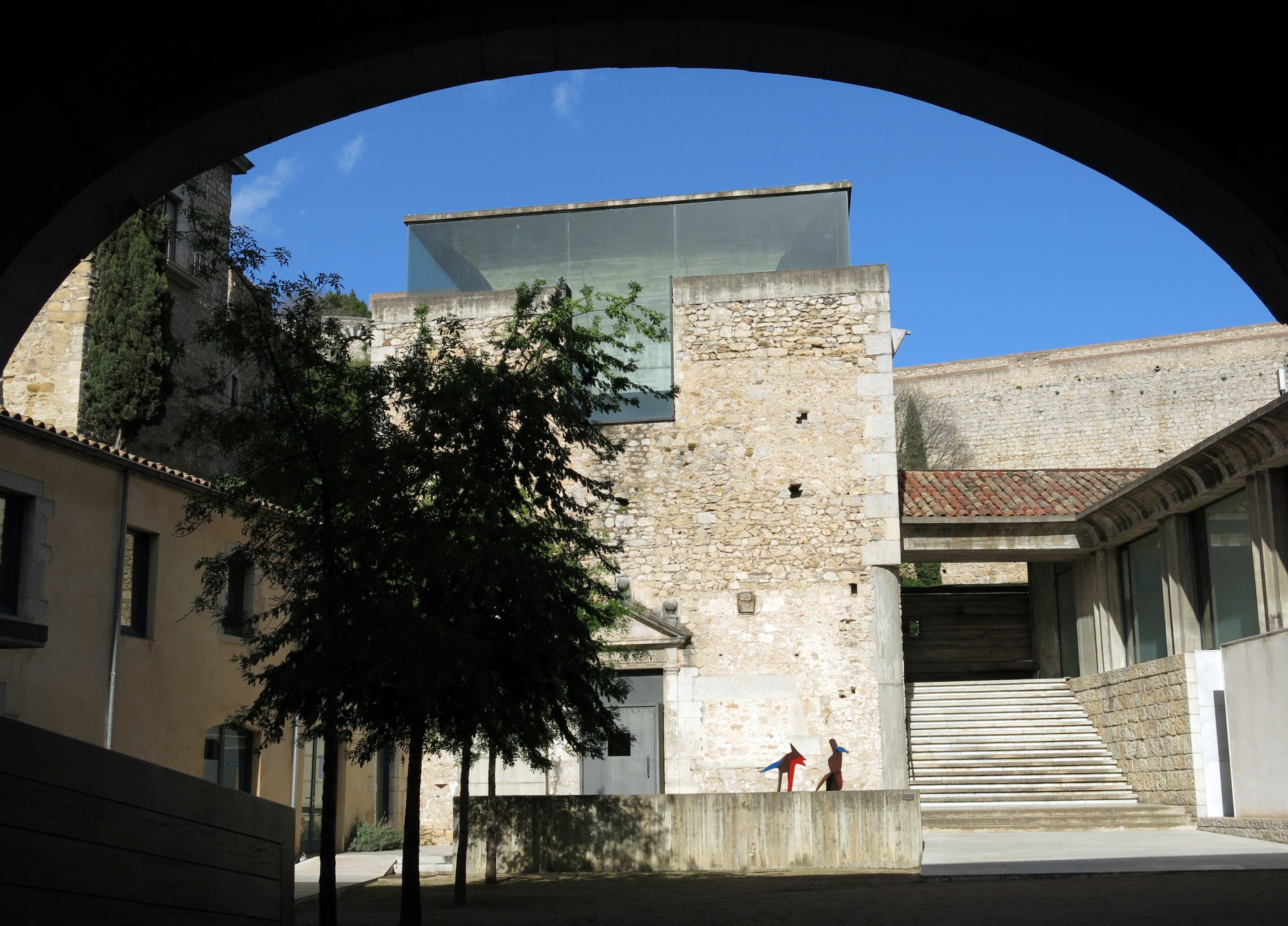 La UdG toma medidas por un acosador que graba a chicas en el lavabo