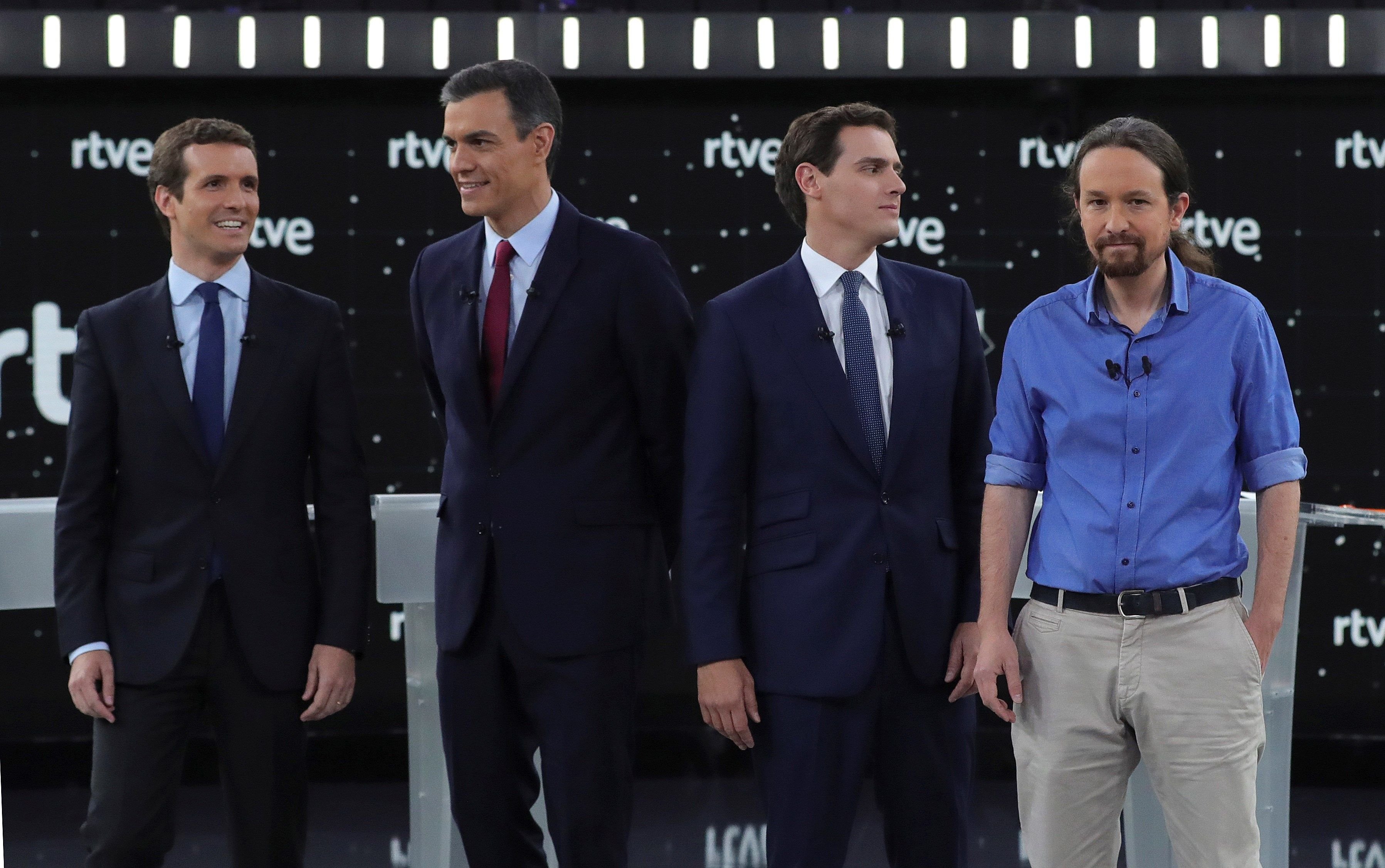 Primer asalto: Casado y Rivera acosan a Sánchez para que no indulte a los presos (sin éxito)